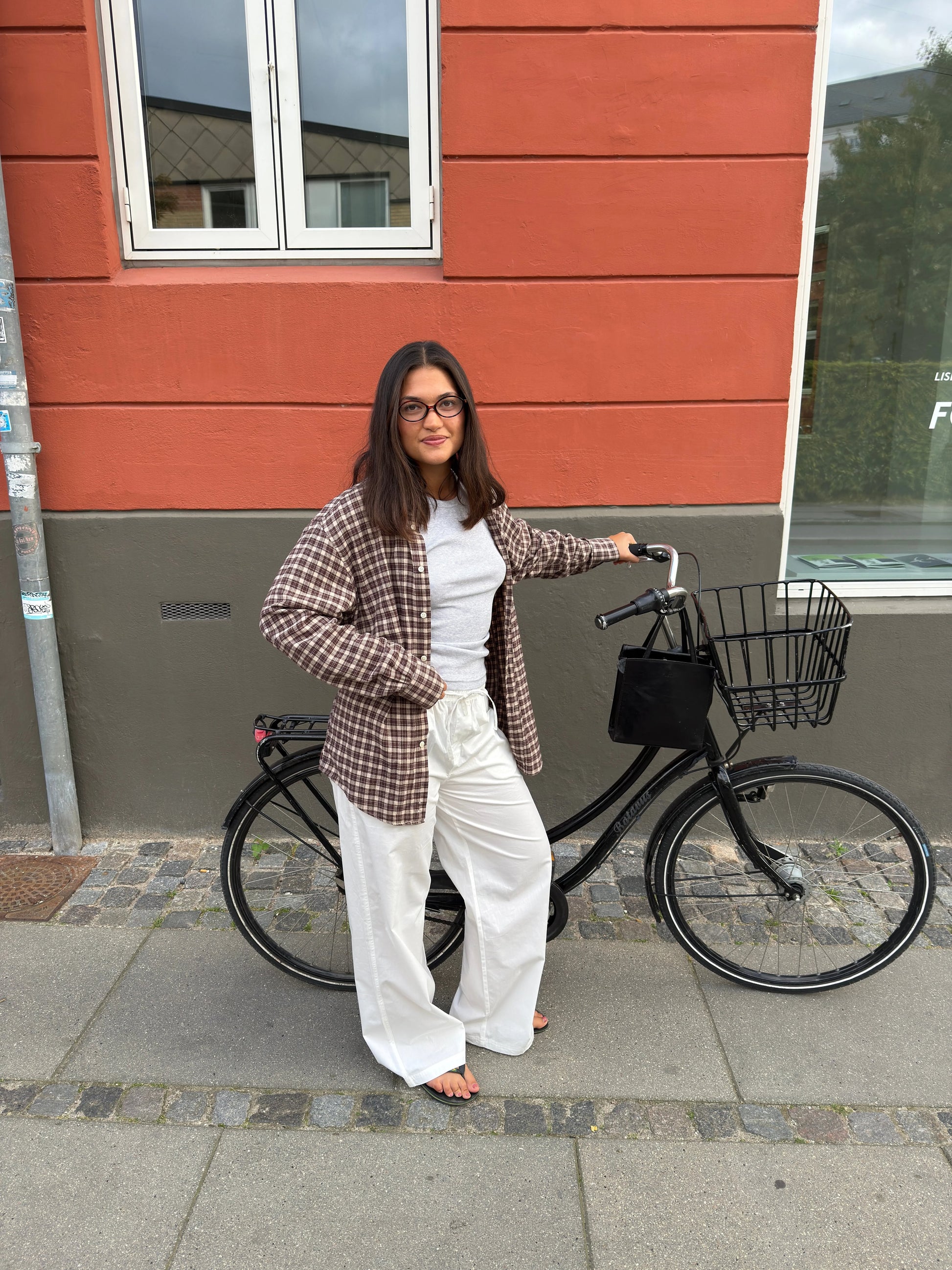 Katja er 170 cm høj og bruger størrelse M. | hvid
