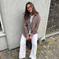 Katja er 170 cm høj og bruger størrelse M. | hvid