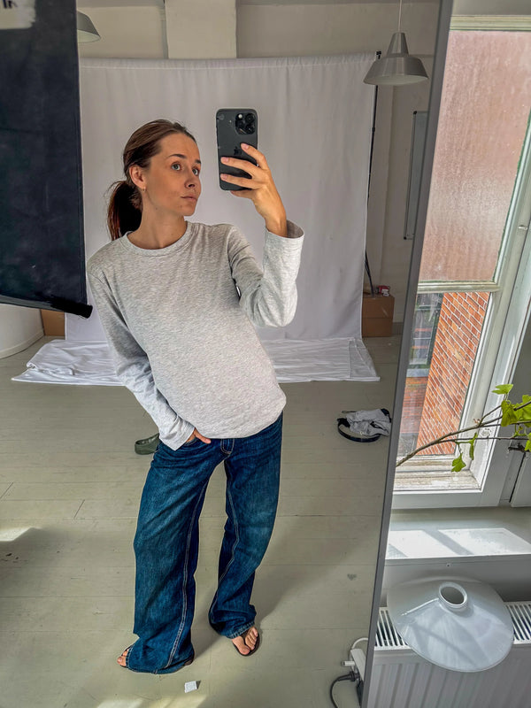 Celine er 168 cm høj og bruger størrelse S. | grå