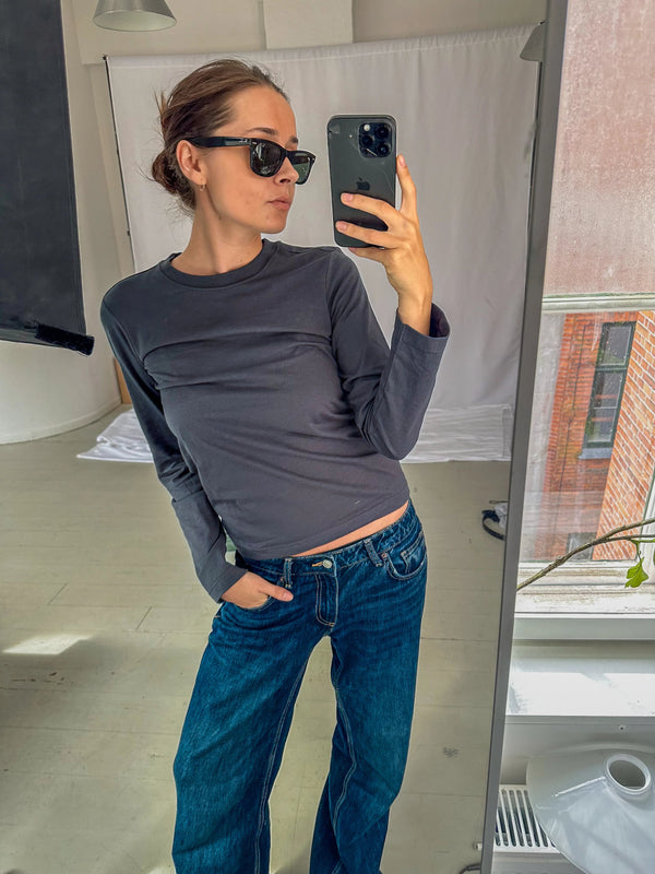 Celine er 168 cm høj og bruger størrelse S. | mørkegrå