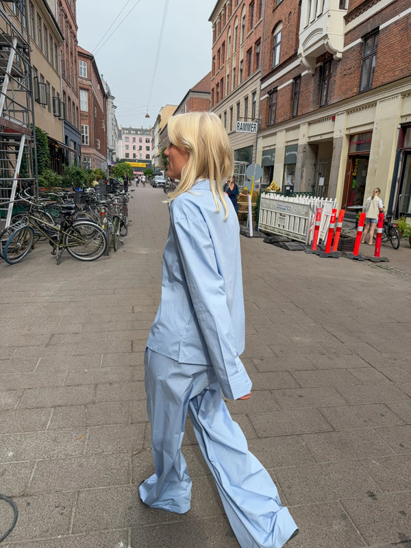 Sofie er 170 cm høj og bruger størrelse M