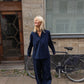 Sofie er 170 cm høj og bruger størrelse M. | mørkeblå