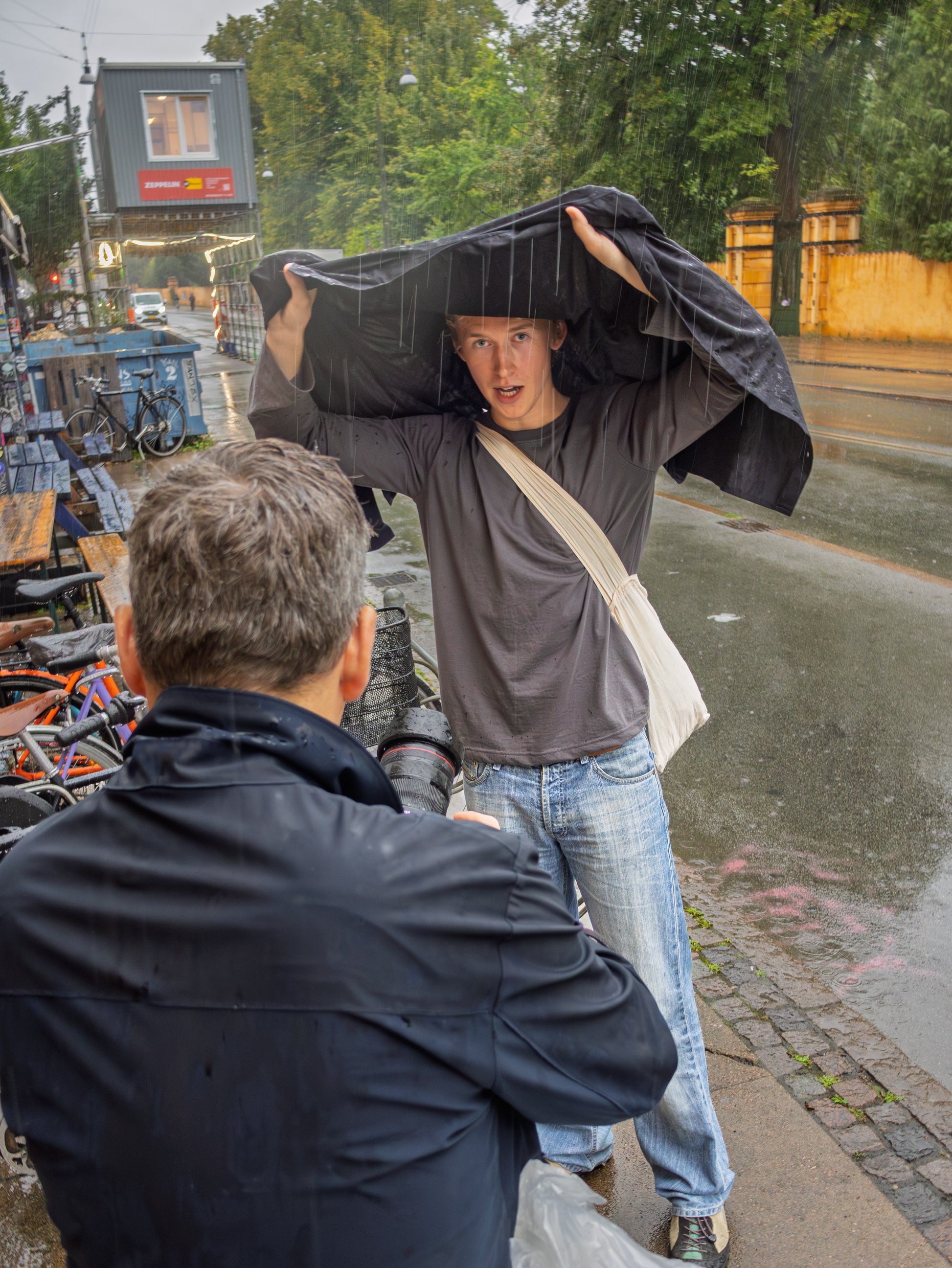 Peter er 188 cm høj og bruger størrelse XL.  | mørkegrå