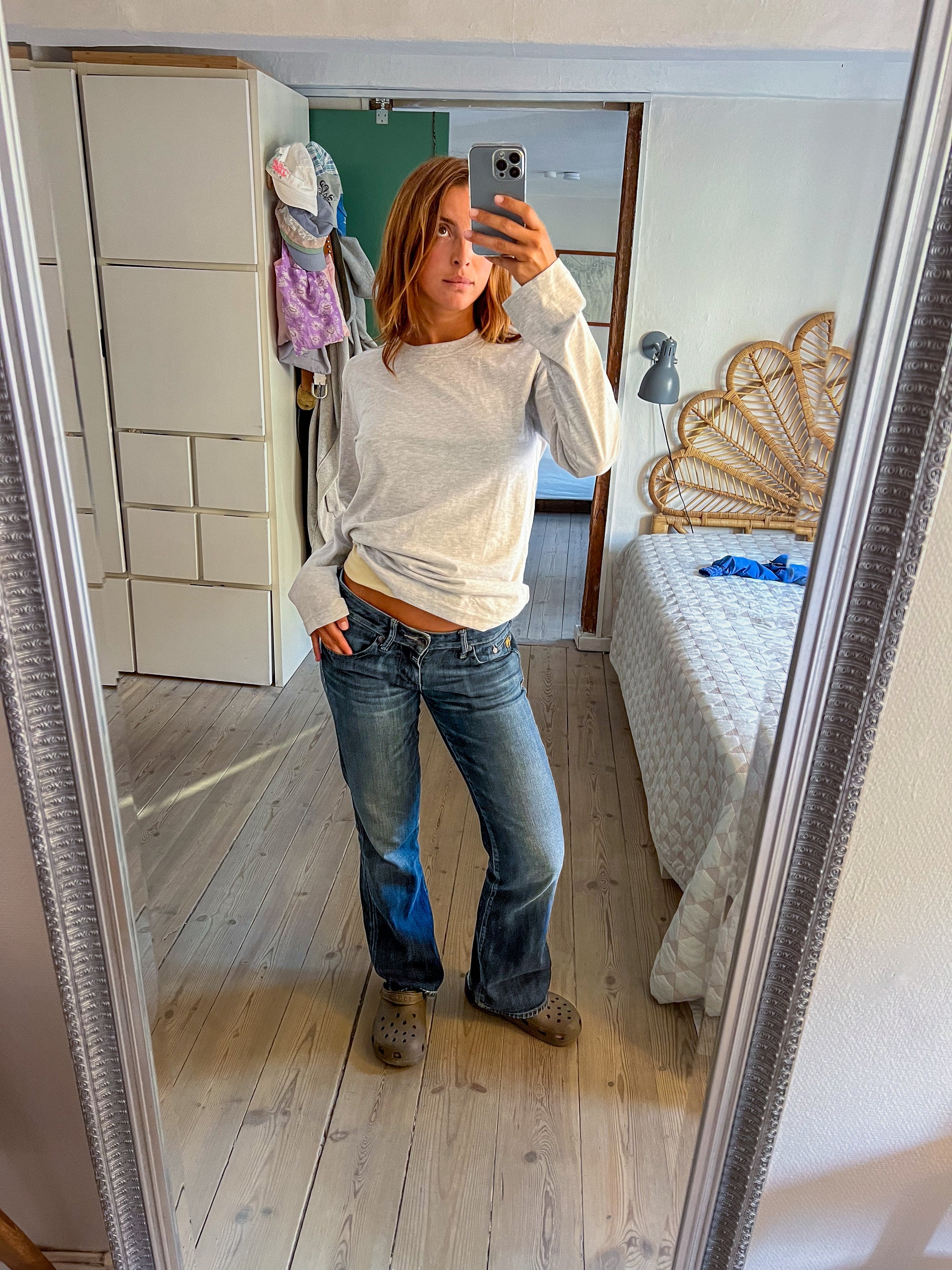 Sofie er 165 cm høj og bruger størrelse S. | grå