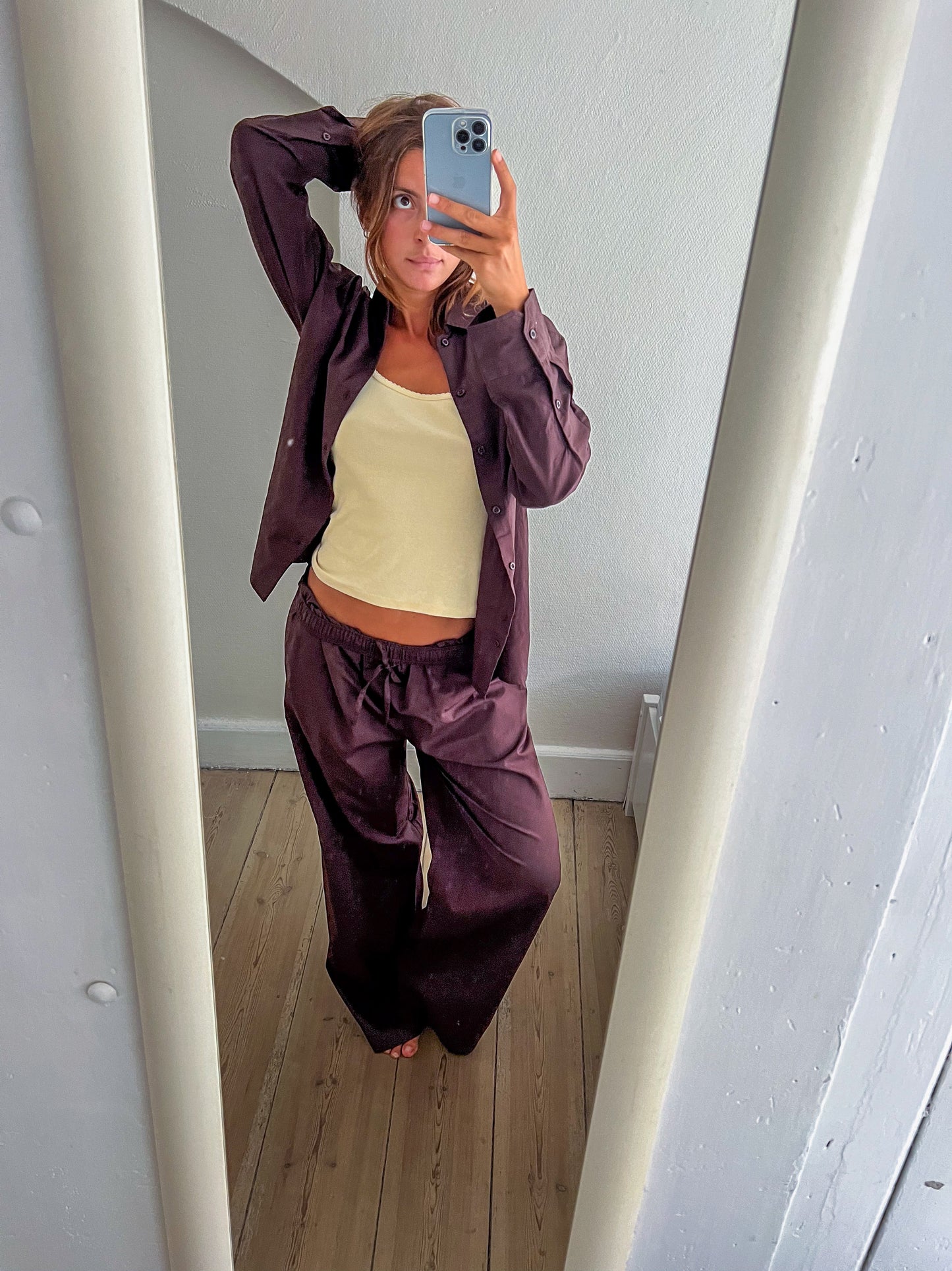 Sofie er 165 cm høj og bruger størrelse S. | mørkebrun