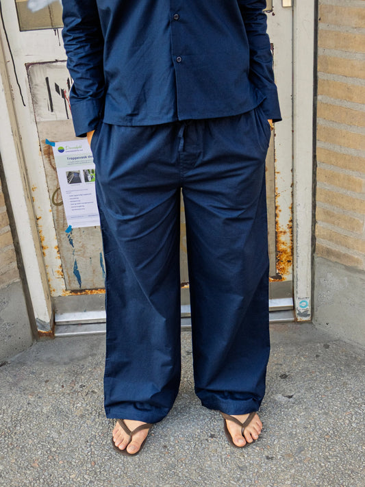 Kajsa er 174 cm høj og bruger størrelse S. 