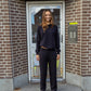 Kajsa er 174 cm høj og bruger størrelse S. | sort