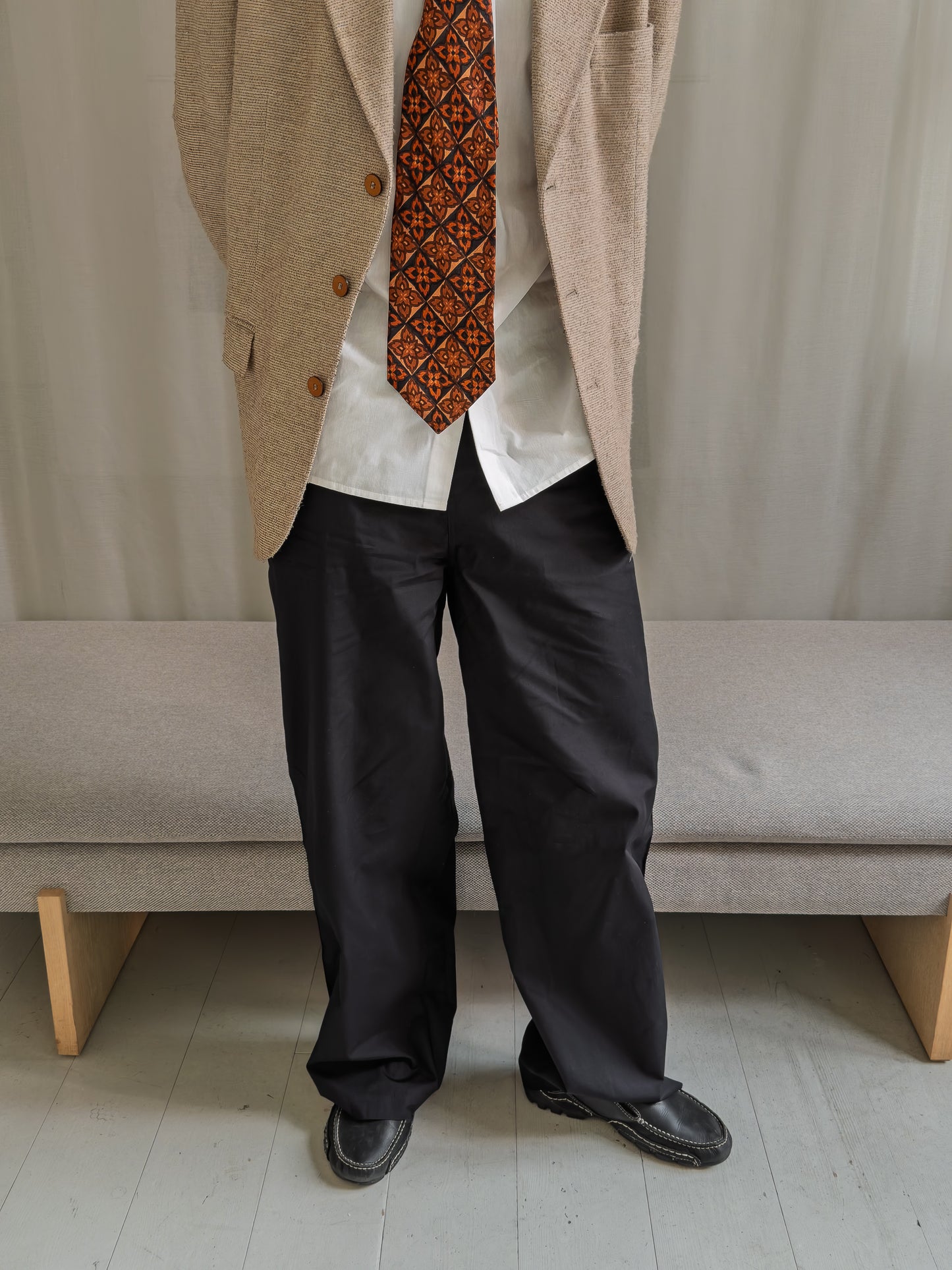 Oliver er 185 cm høj og bruger størrelse L. | sort