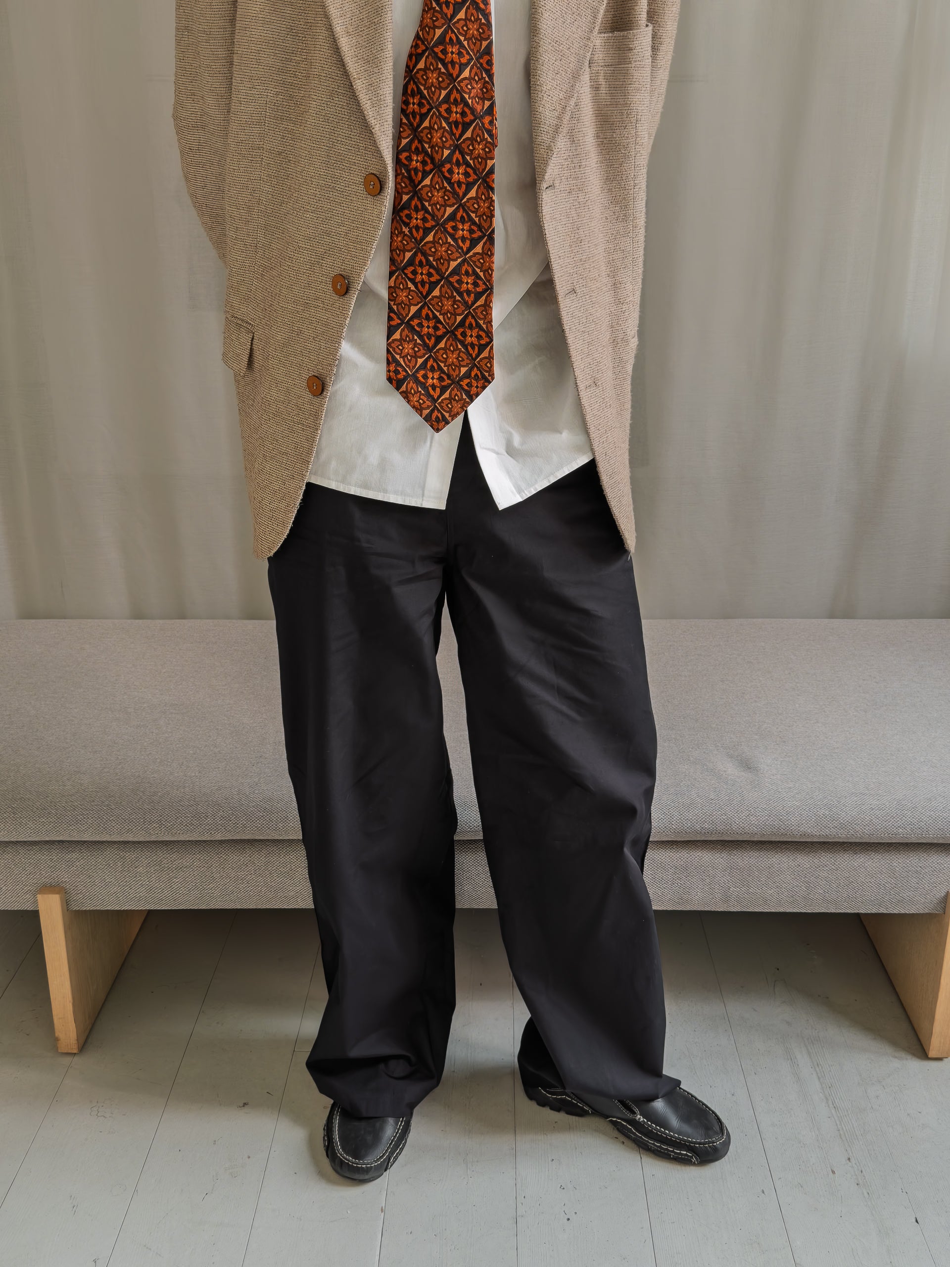 Oliver er 185 cm høj og bruger størrelse L. | sort