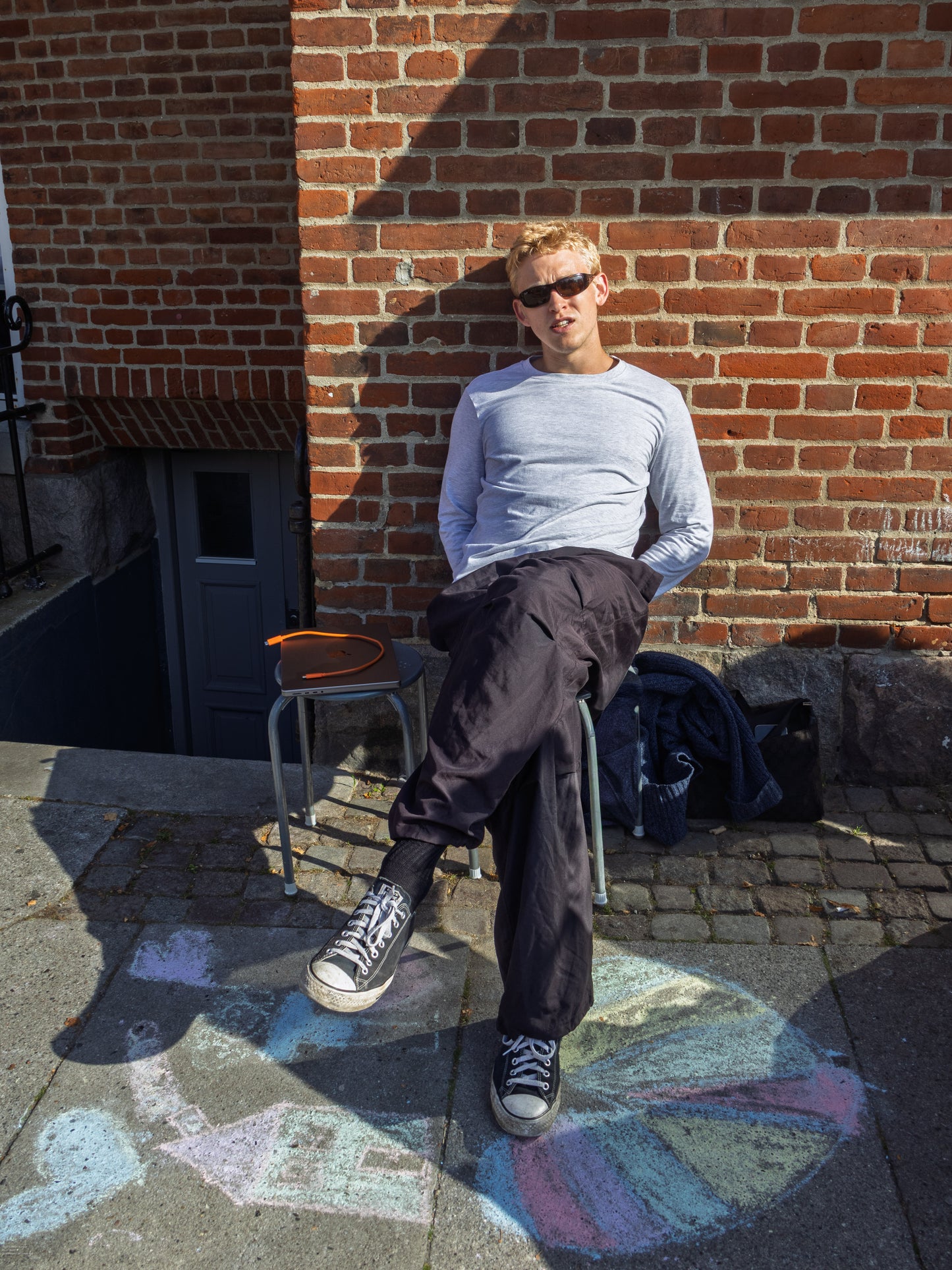 Peter er 188 cm høj og bruger størrelse XL. | sort