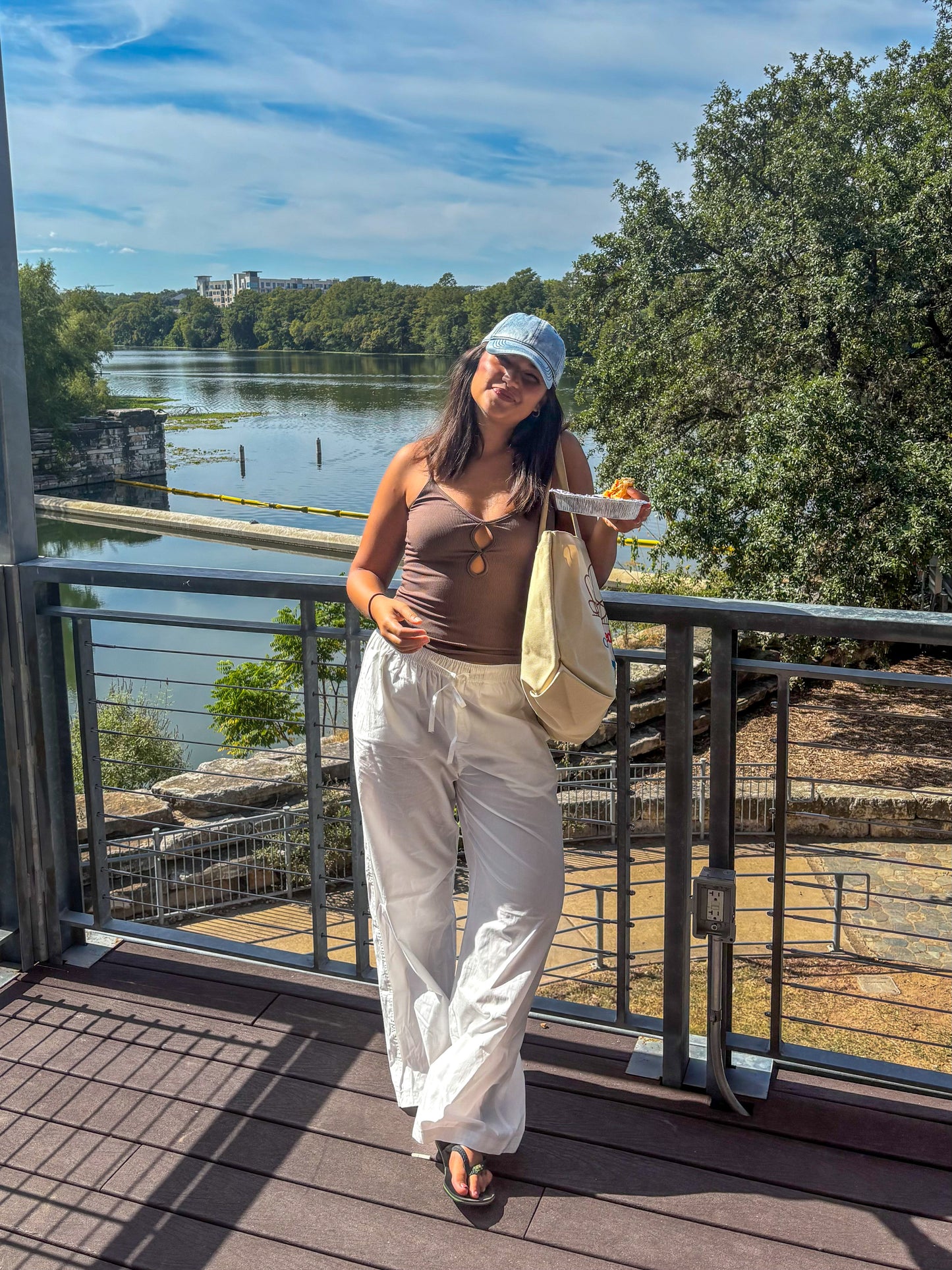 Katja er 170 cm høj og bruger størrelse S. | hvid