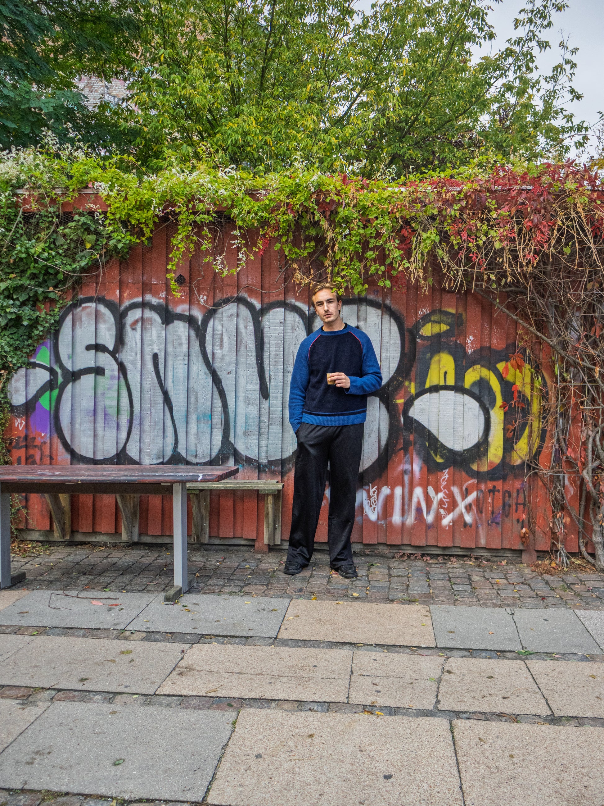 Felix er 195 cm høj og bruger størrelse XL. | sort