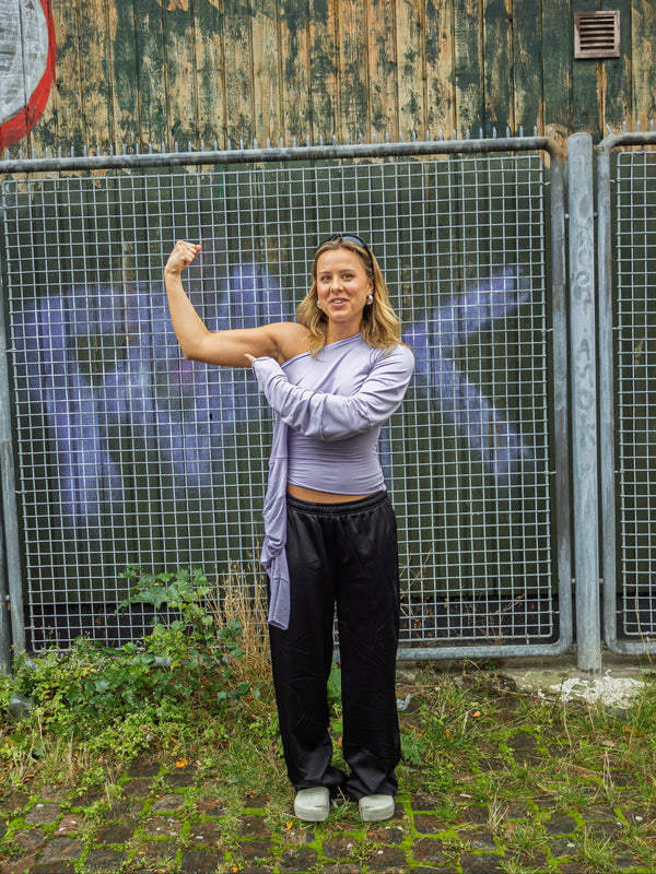 Emma Sofie er 167 cm høj og bruger størrelse S. | sort
