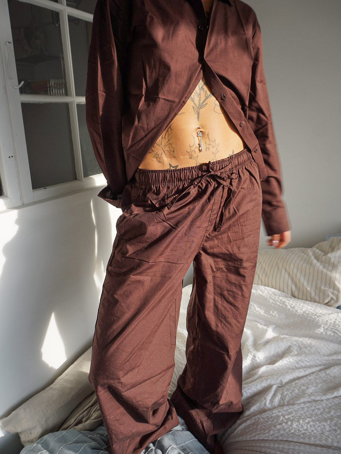 Astrid er 165 cm høj og bruger størrelse M. | mørkebrun