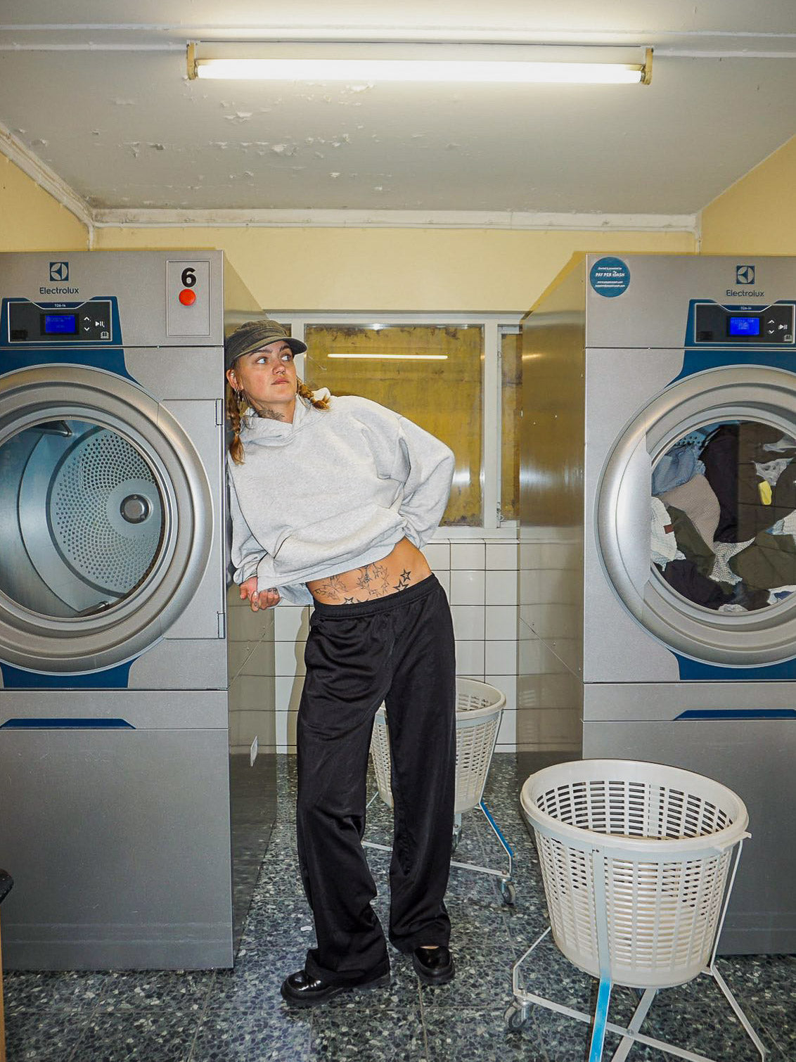 Astrid er 165 cm høj og bruger størrelse M. | sort