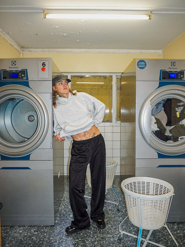 Astrid er 165 cm høj og bruger størrelse M. | sort