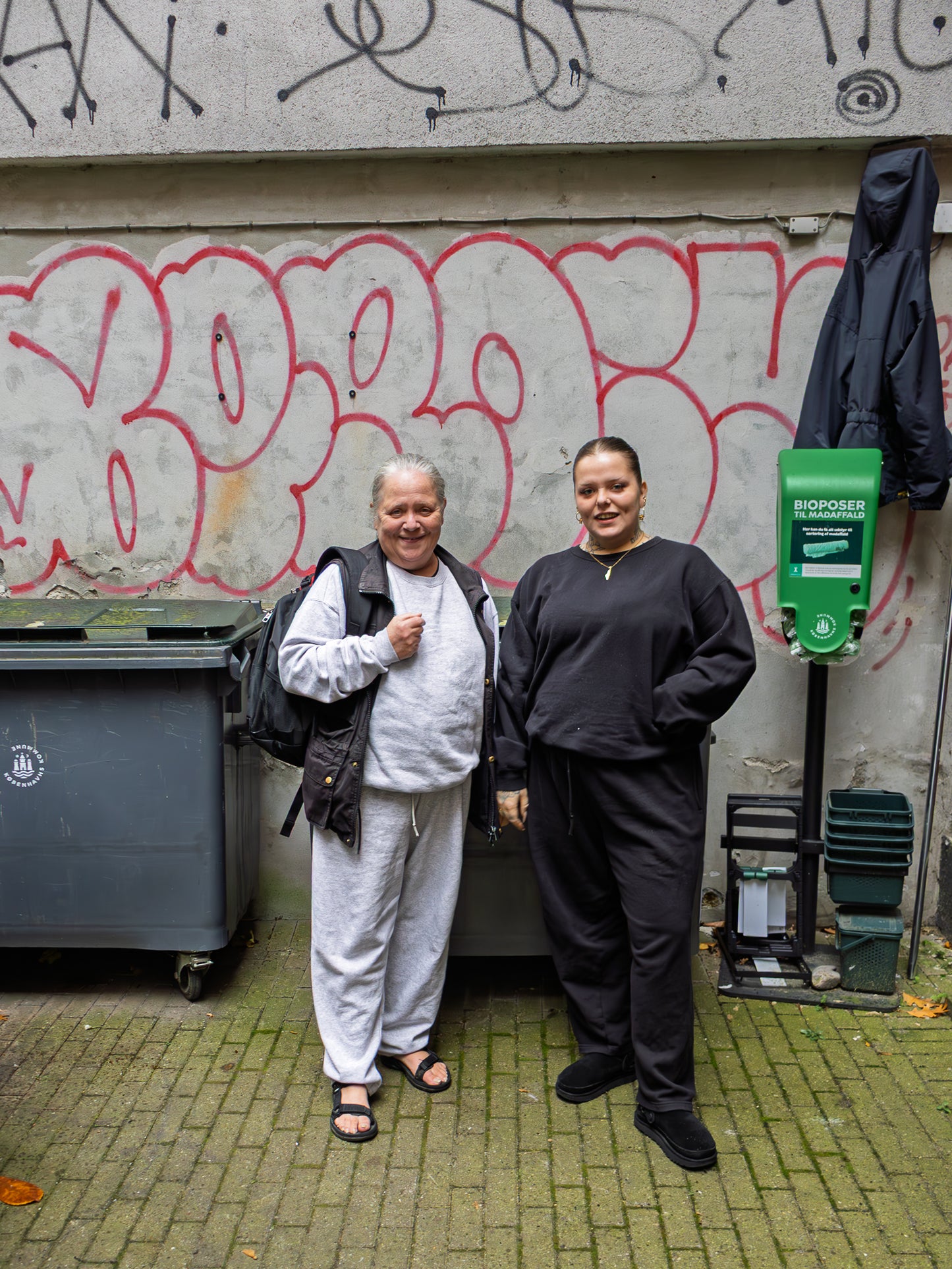 | grå