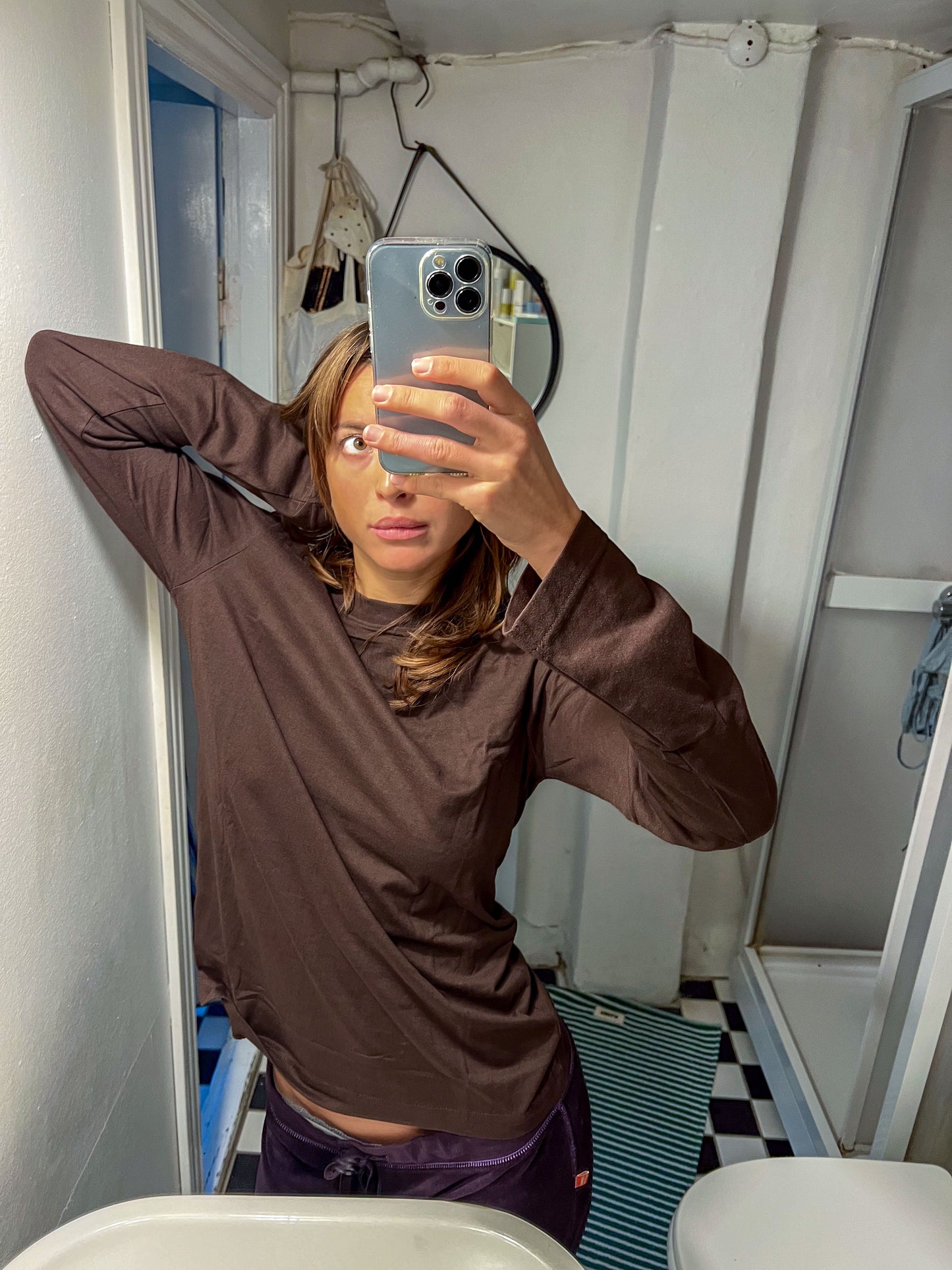 Sofie er 165 cm høj og bruger størrelse S. | mørkebrun