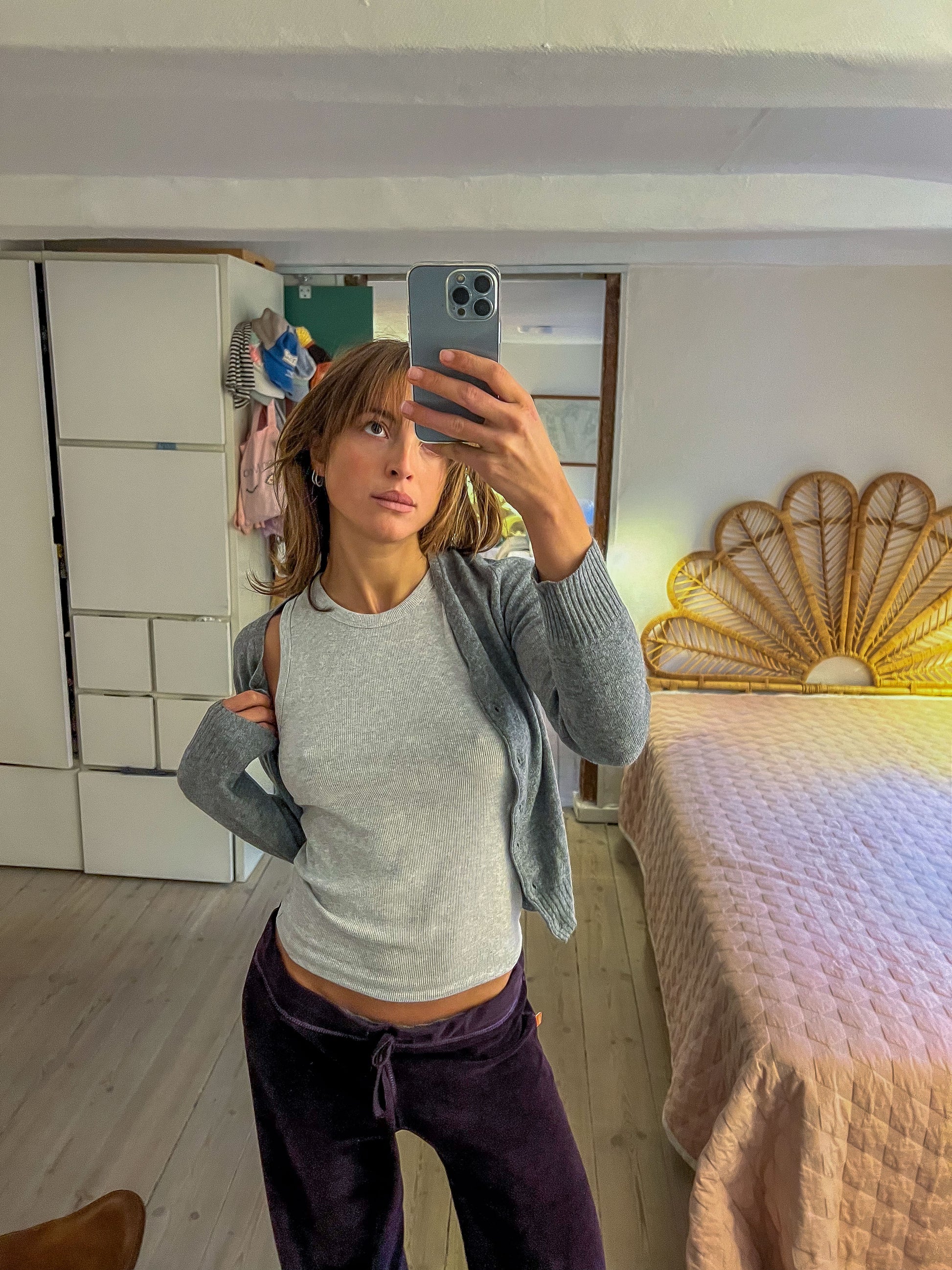 Sofie er 165 cm høj og bruger størrelse XS. | grå