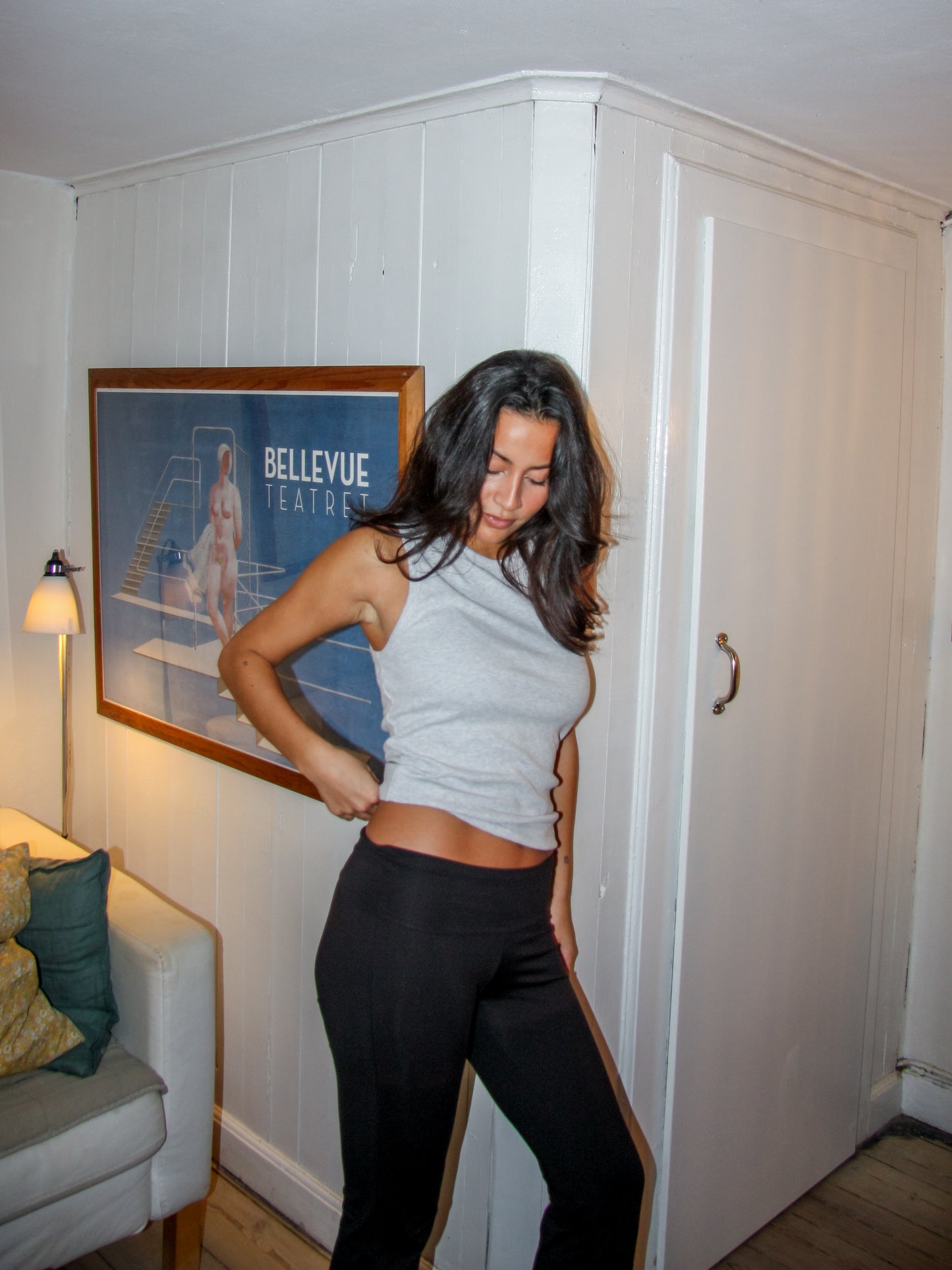 Nanna er 166 cm høj og bruger størrelse S. | grå