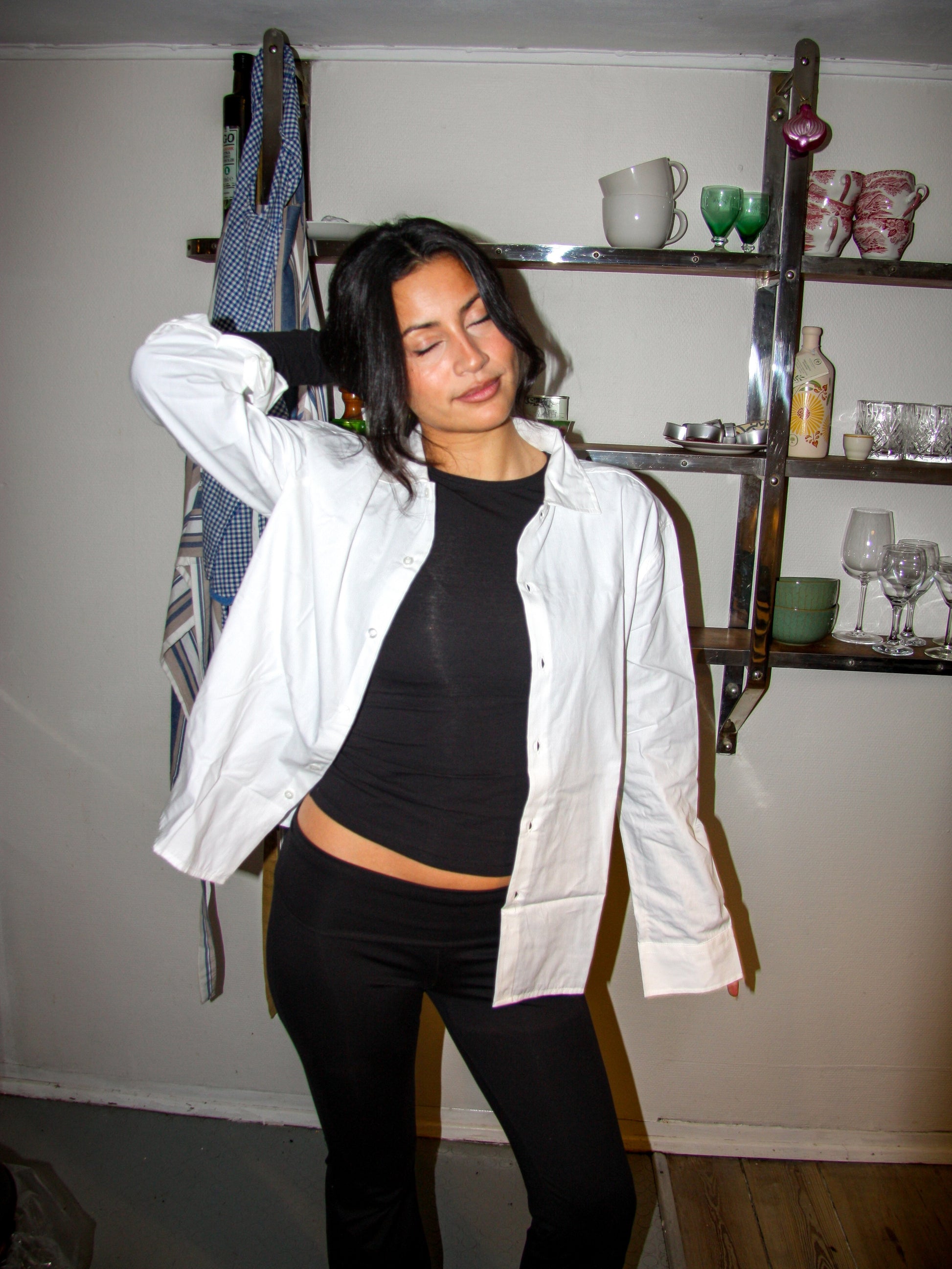 Sofie er 165 cm høj og bruger størrelse S. | hvid