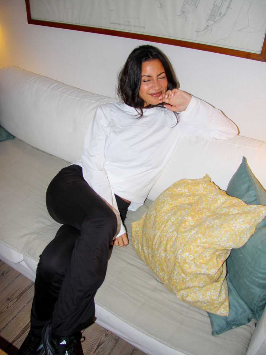 Nanna er 166 cm høj og bruger størrelse S.  | hvid