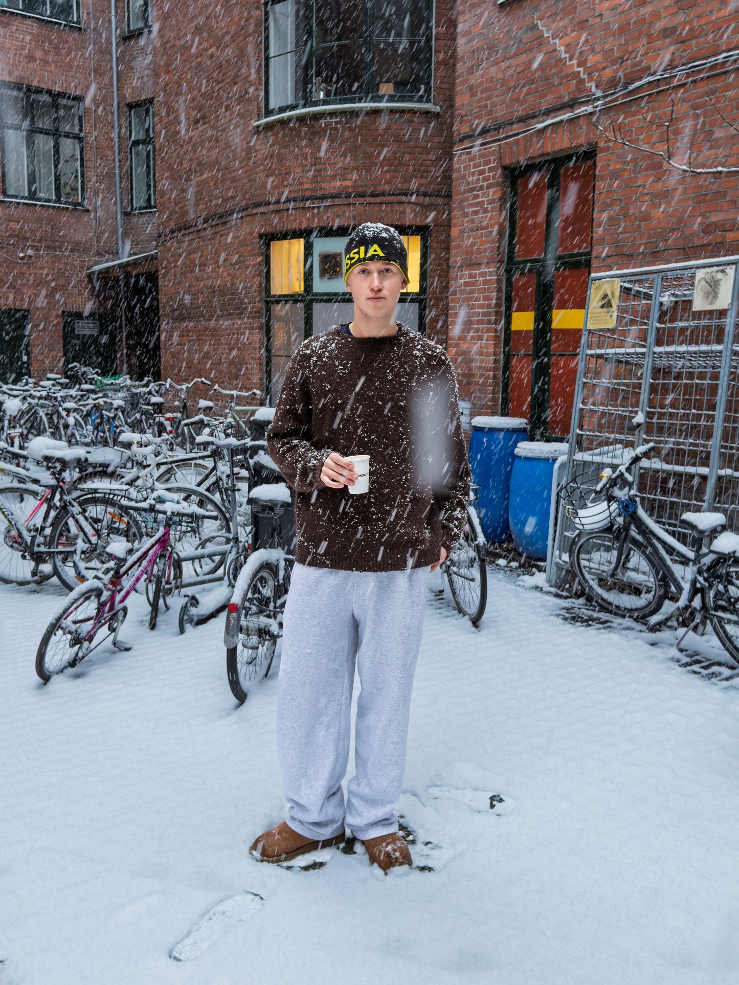 Peter 188 cm høj og bruger størrelse XL. | uden grå