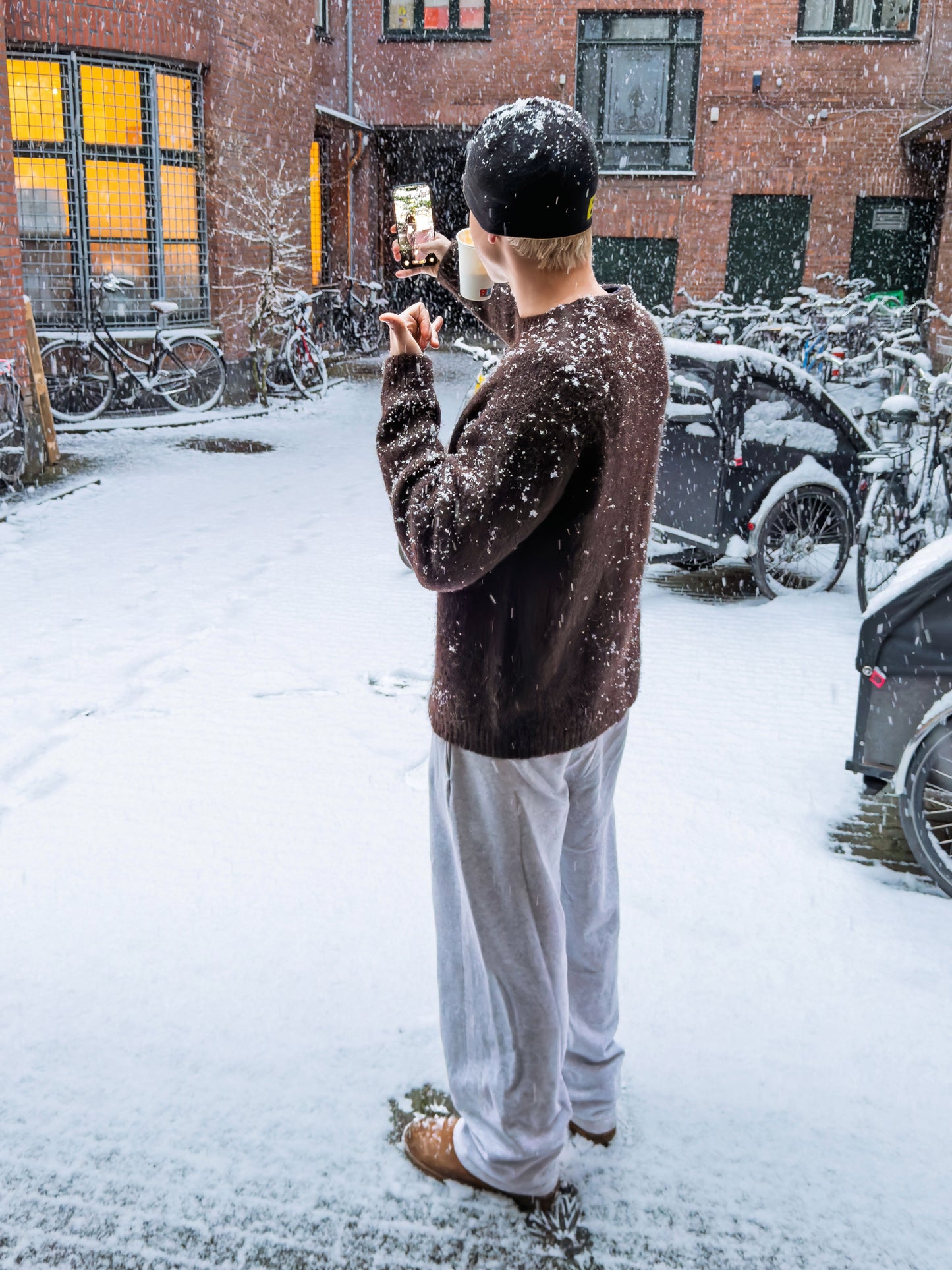 Peter er 188 høj og bruger størrelse XL. | mørkebrun