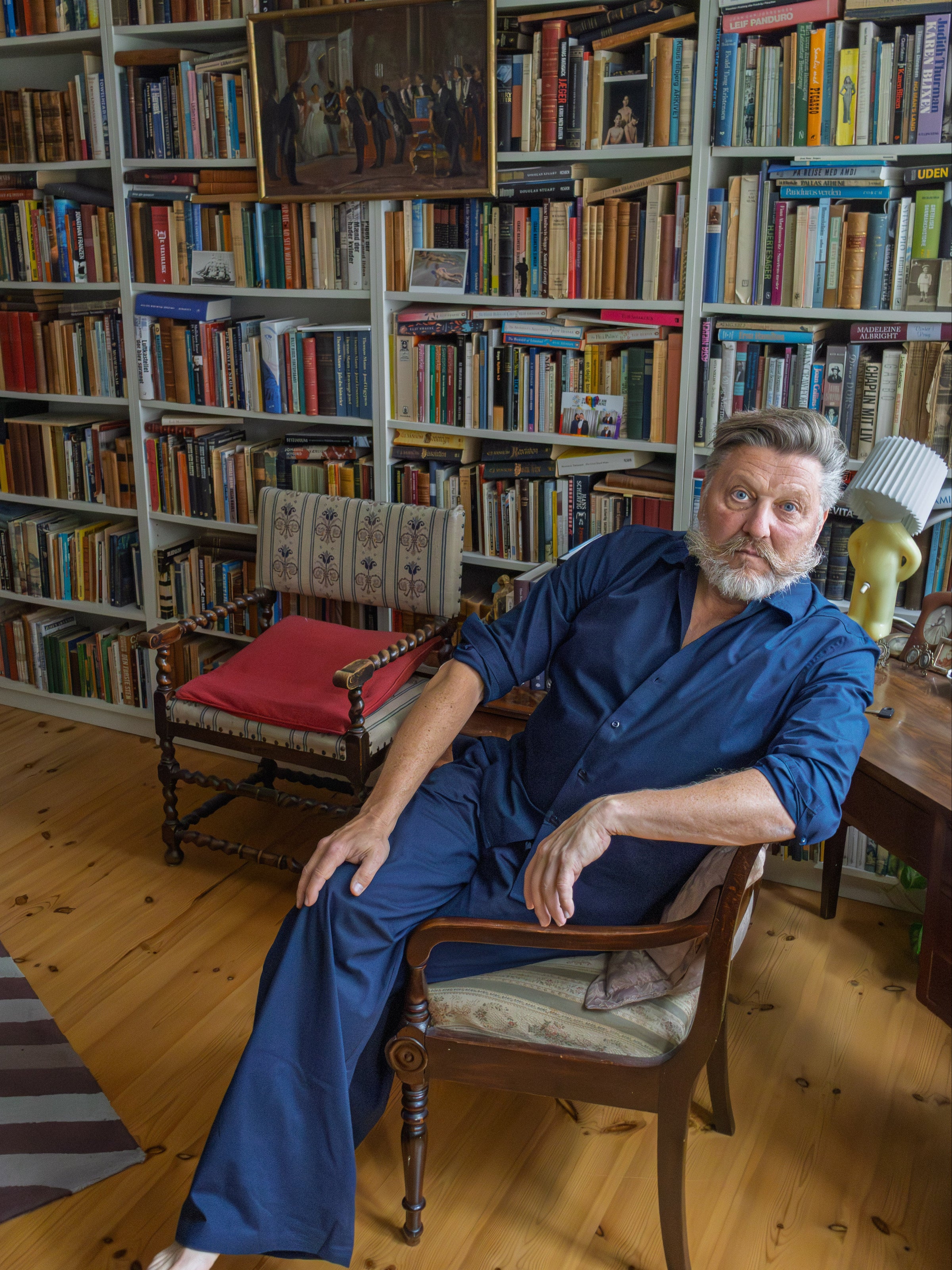 Lars er 174 cm høj og bruger størrelse M. 