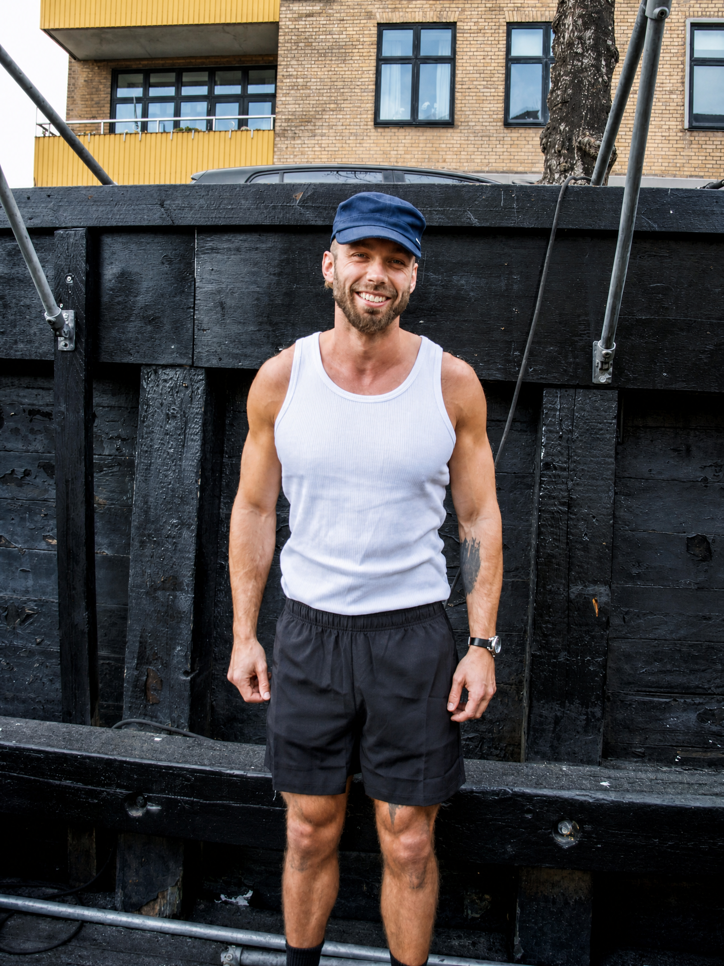 Jon er 188 cm høj og bruger størrelse L. | hvid