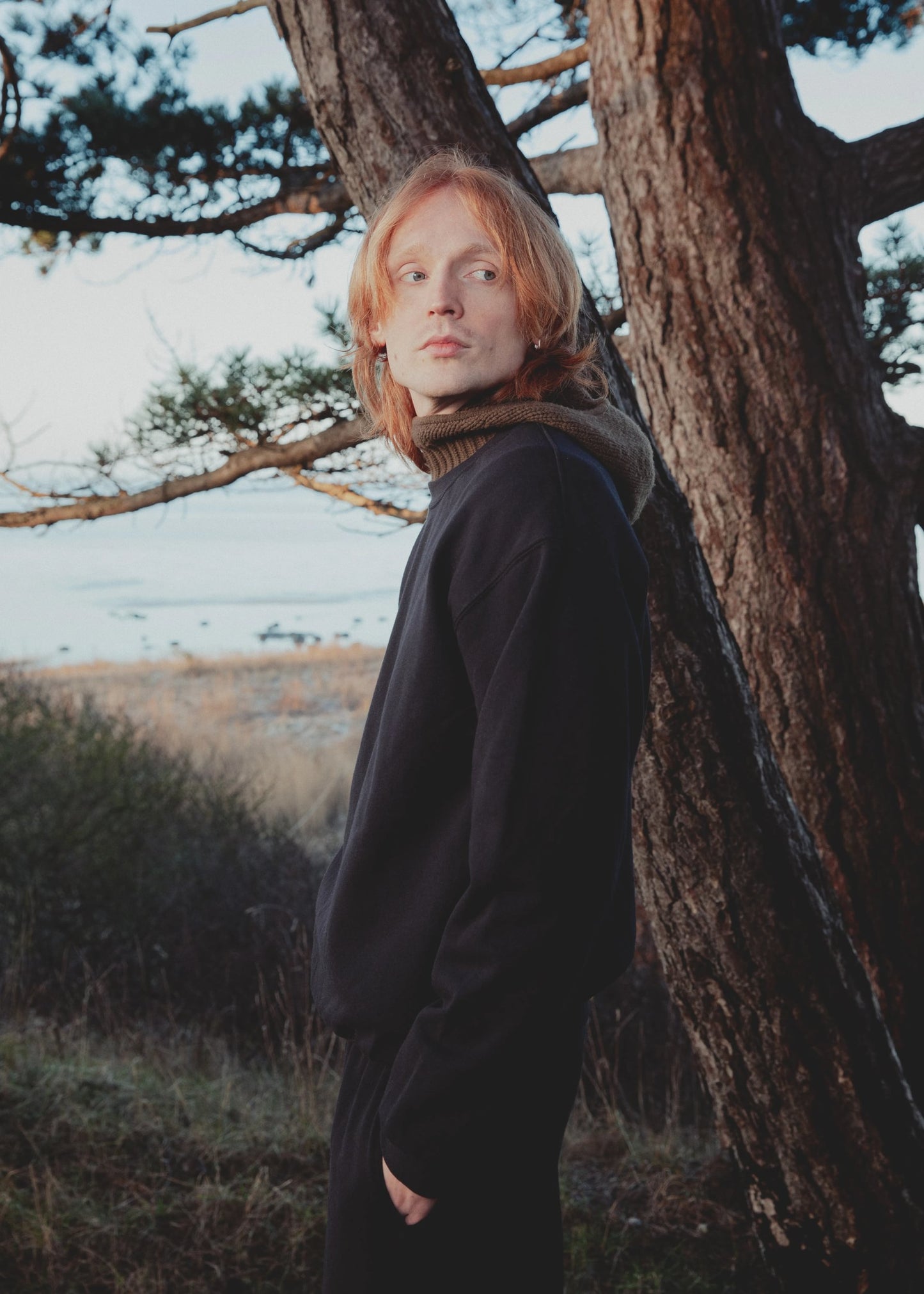 Andreas er 185 cm høj og bruger størrelse L. 