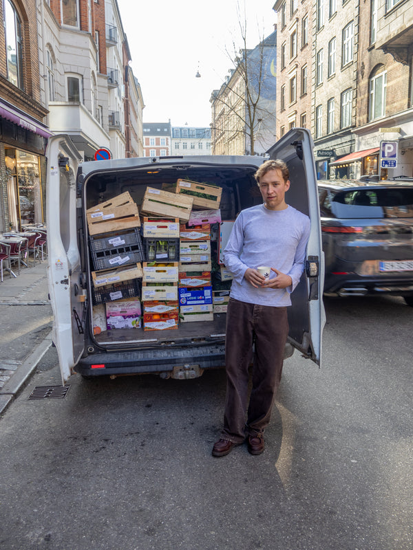 Eliot er 184 cm høj og bruger størrelse L. | grå