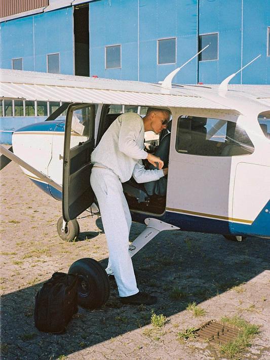 Emil er 200 cm (!!) høj og bruger størrelse XL. 