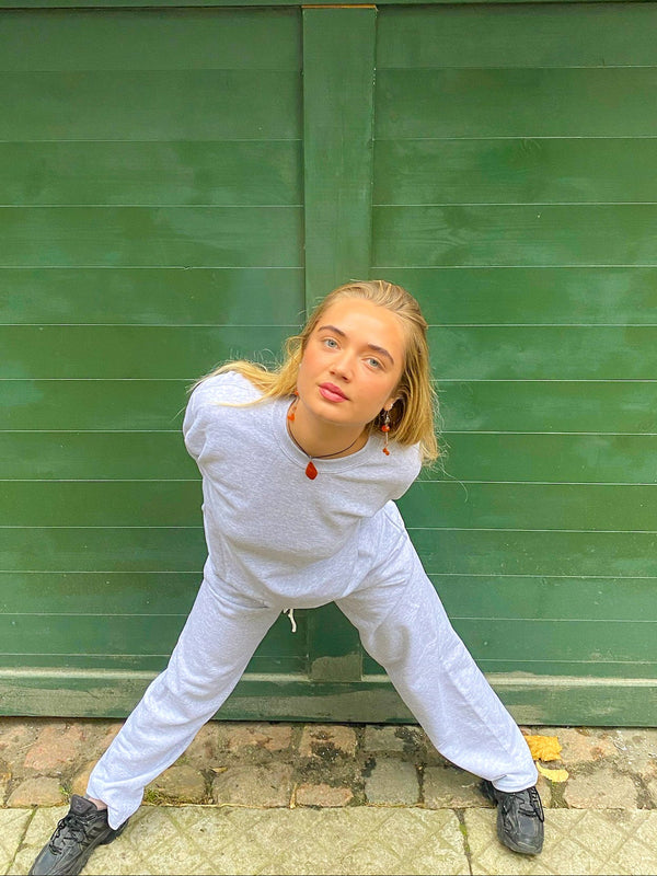 Caroline er 169 cm høj og bruger størrelse M. 
