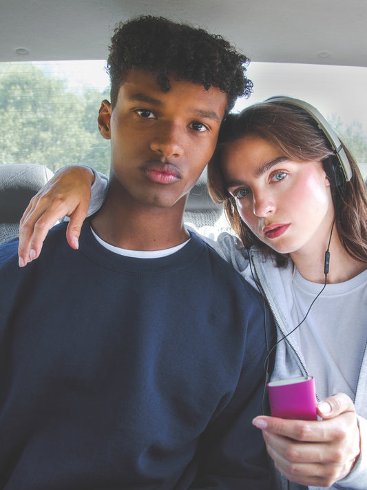 Filip er 185 cm høj og bruger størrelse L. | mørkeblå