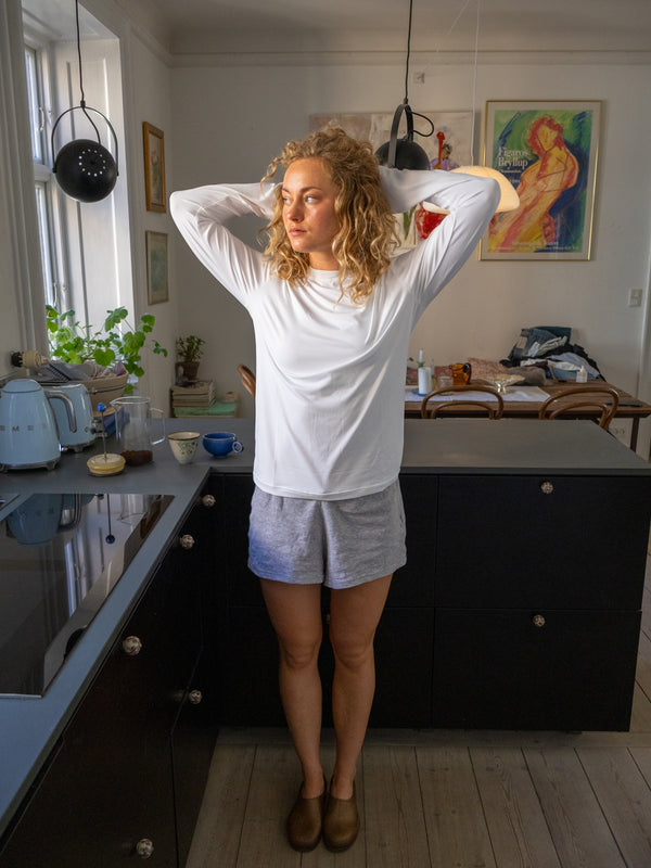 Cecilie er 168 cm høj og bruger størrelse S. | hvid