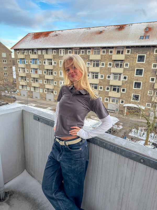 Rebecca er 169 cm høj og bruger størrelse XS. | mørkegrå