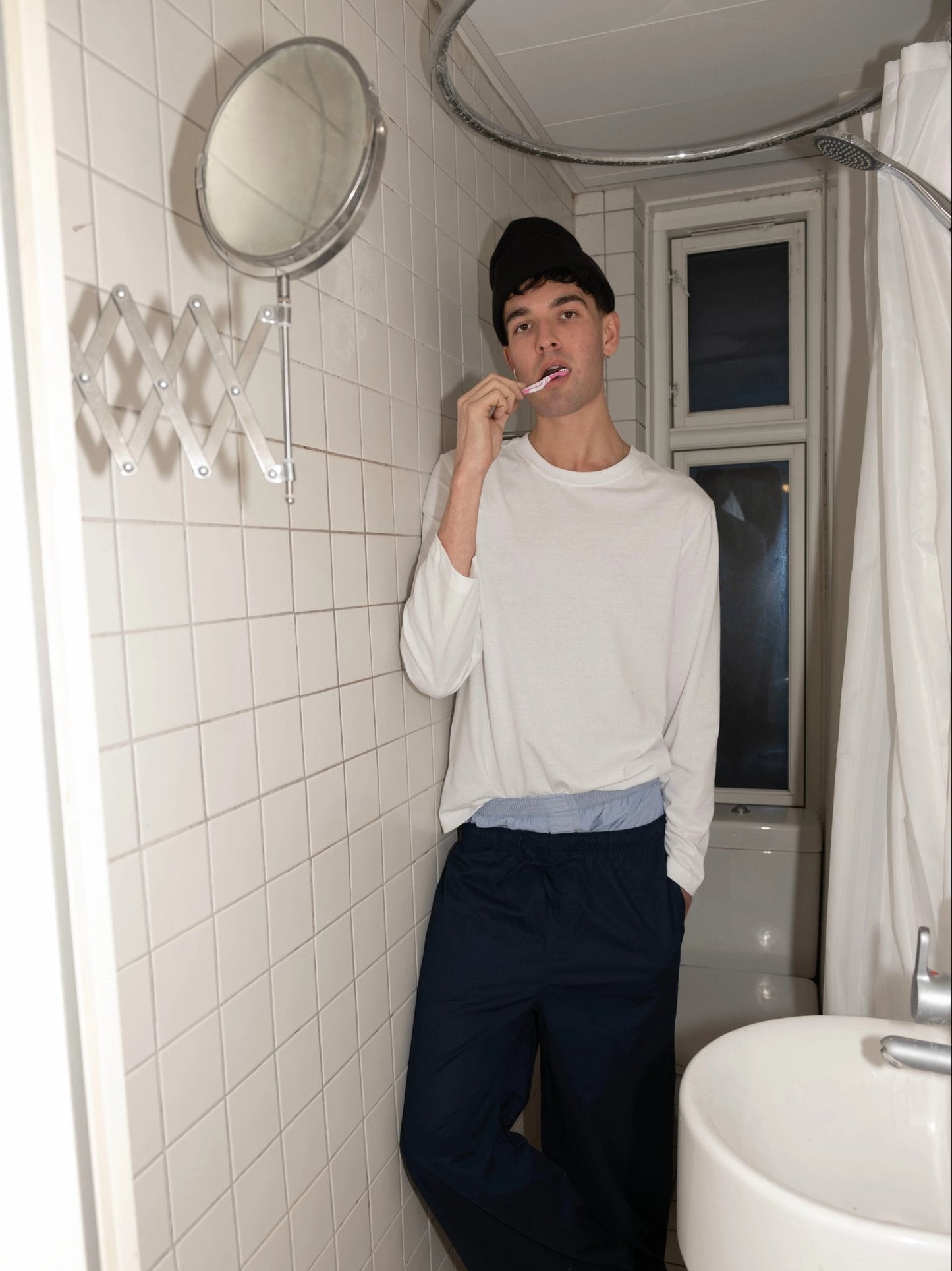 Hugo er 196 cm høj og bruger størrelse XXL. | hvid