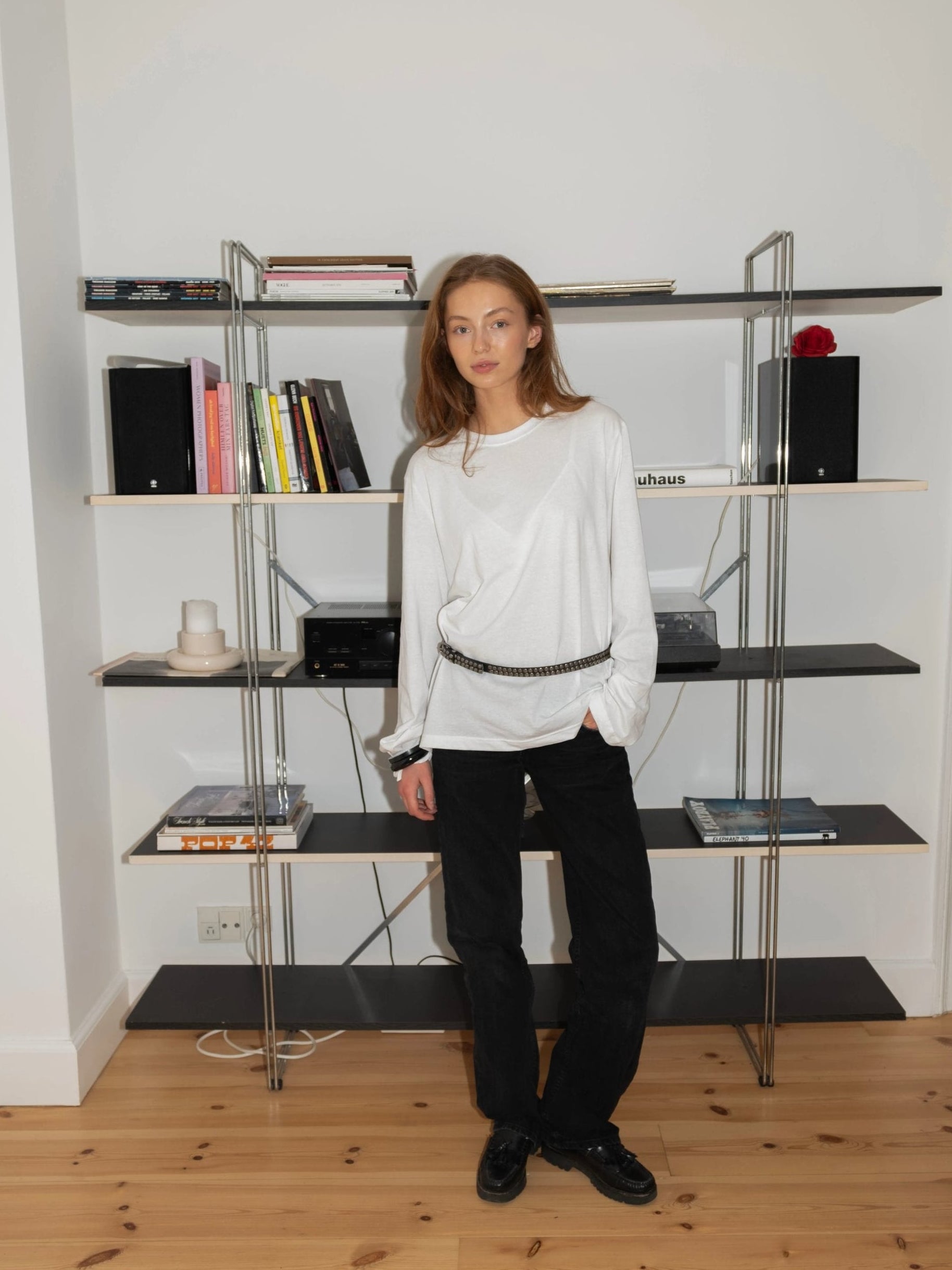 Alma Sofie er 173 cm høj og bruger størrelse M. | hvid