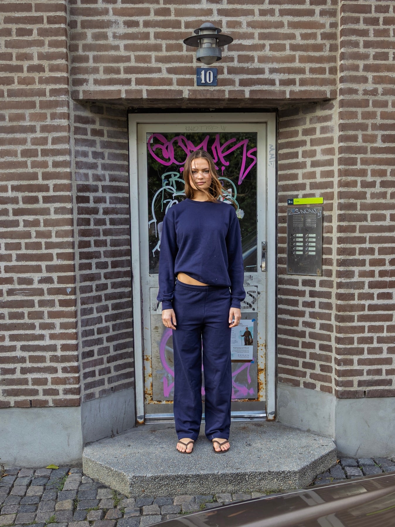 Kajsa er 174 cm høj og bruger størrelse S.