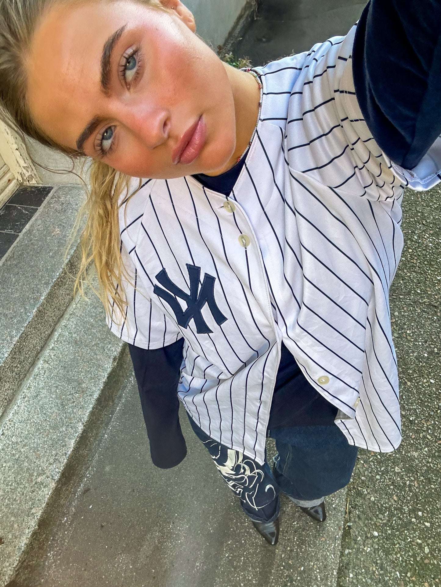 Erica er 163 cm høj og bruger størrelse S. | mørkeblå