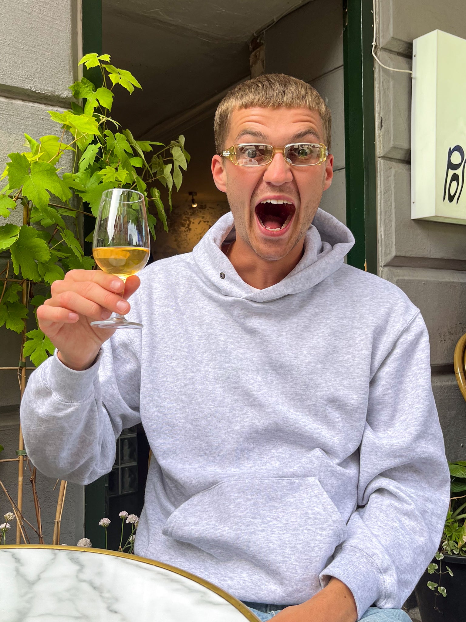 Viggo er 195 cm høj og bruger størrelse L 😳 | grå