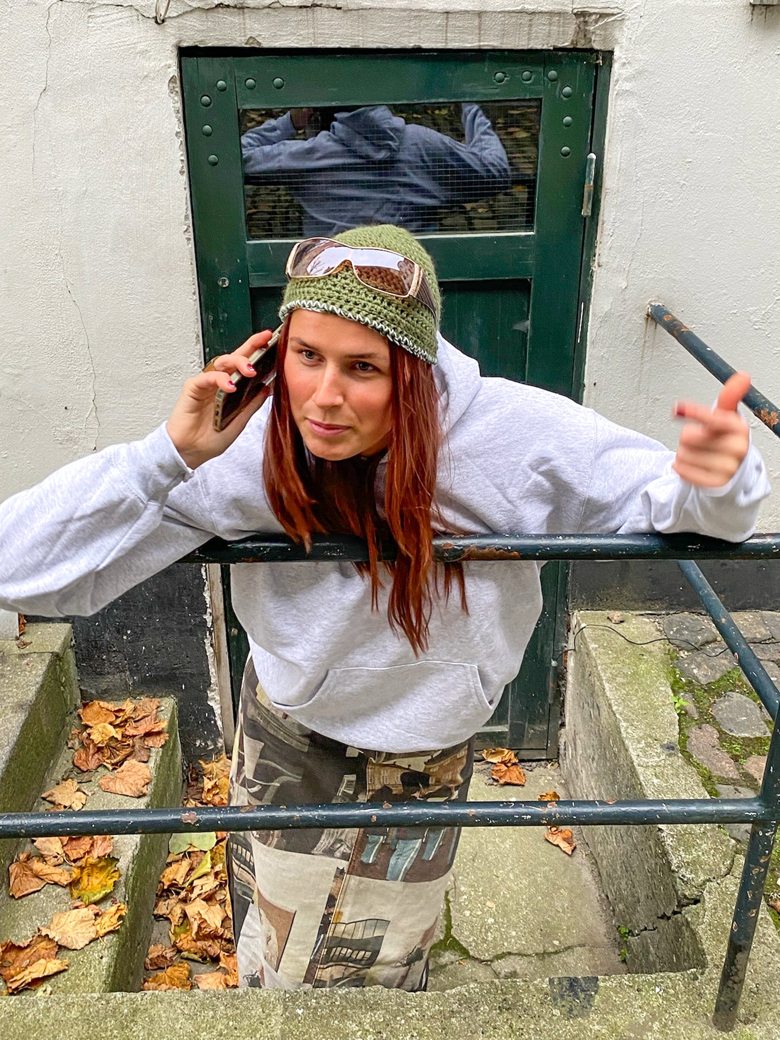 Victoria er 178 cm høj og bruger størrelse XL. | grå