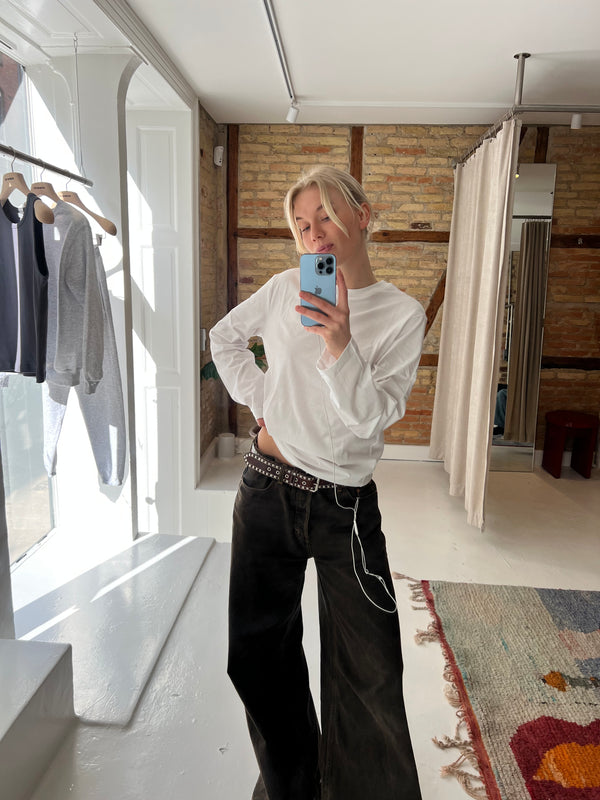 Sofie er 170 cm høj og bruger størrelse M. | hvid