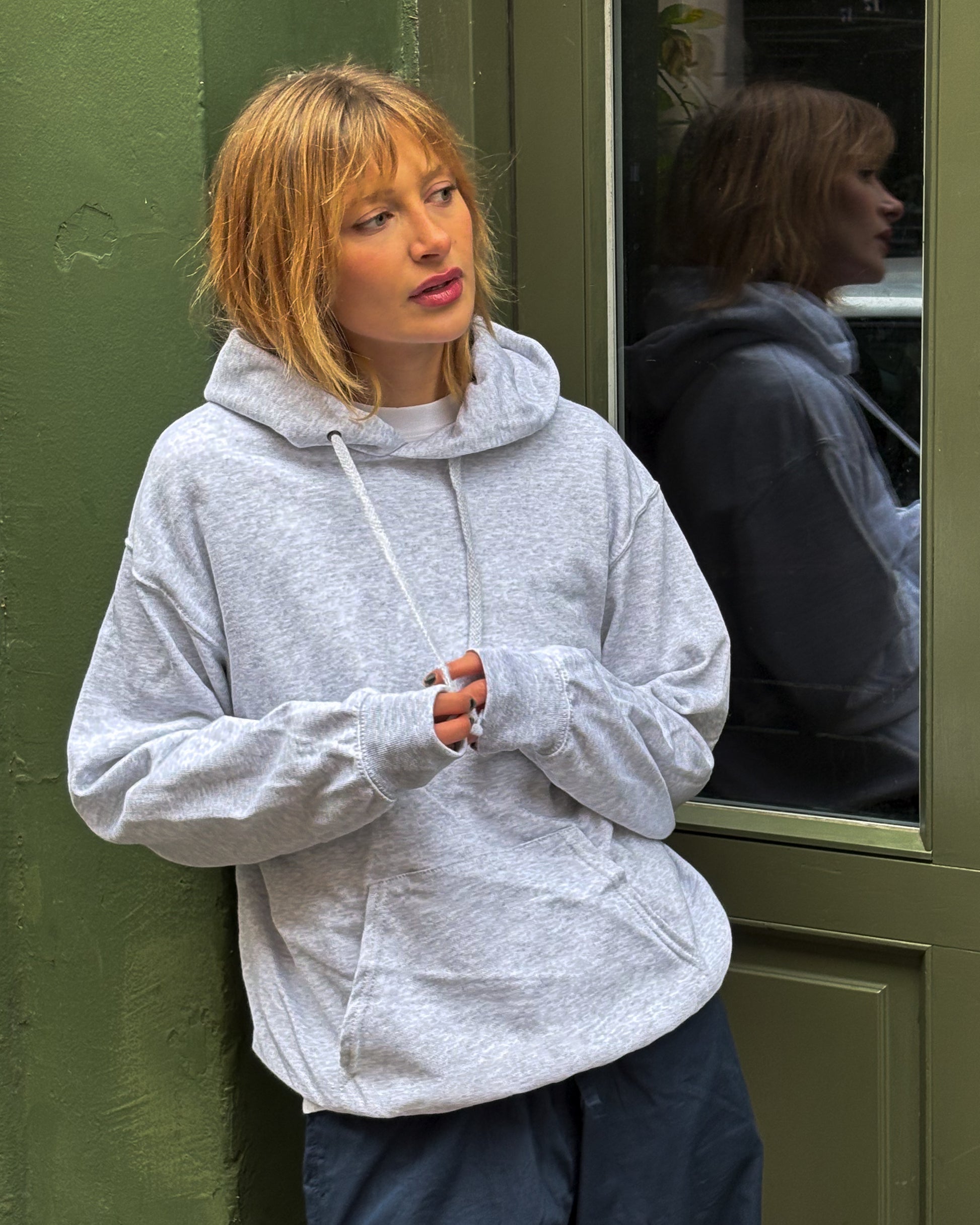 Anna er 167 cm og bruger størrelse M. | grå