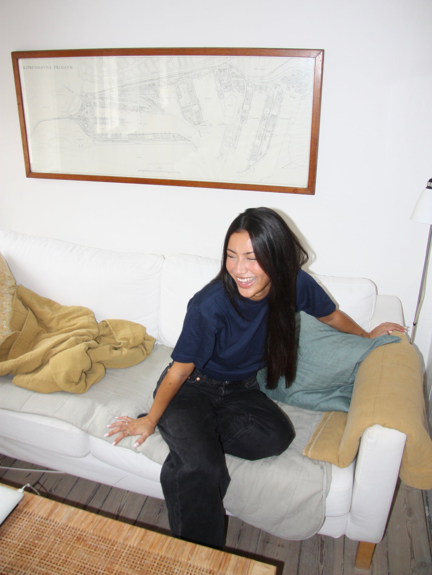 Nanna er 166 cm høj og bruger størrelse S. | mørkeblå