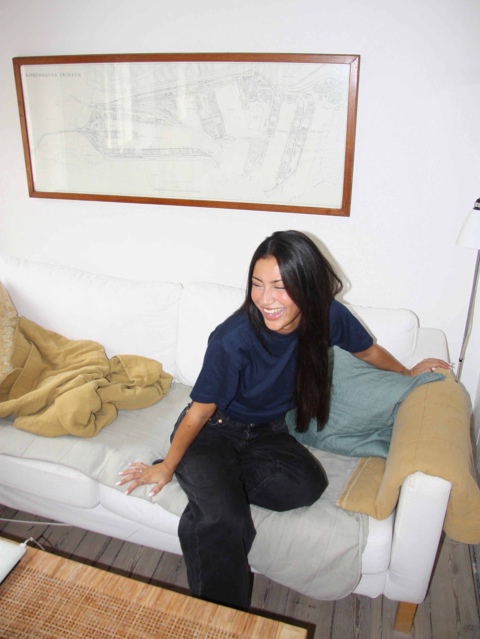 Nanna er 166 cm høj og bruger størrelse S. | mørkeblå