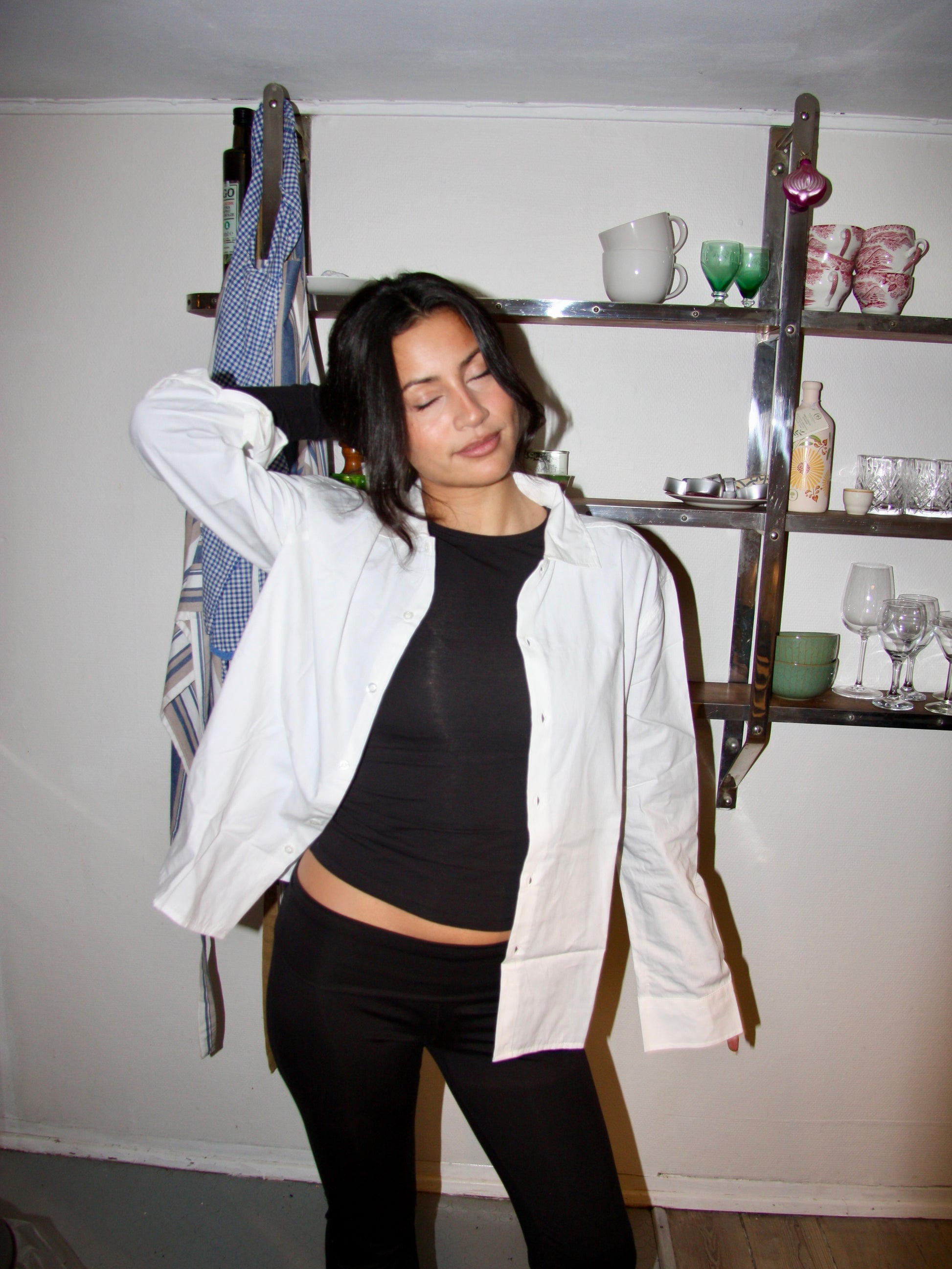 Nanna er 166 cm og bruger størrelse M. | hvid