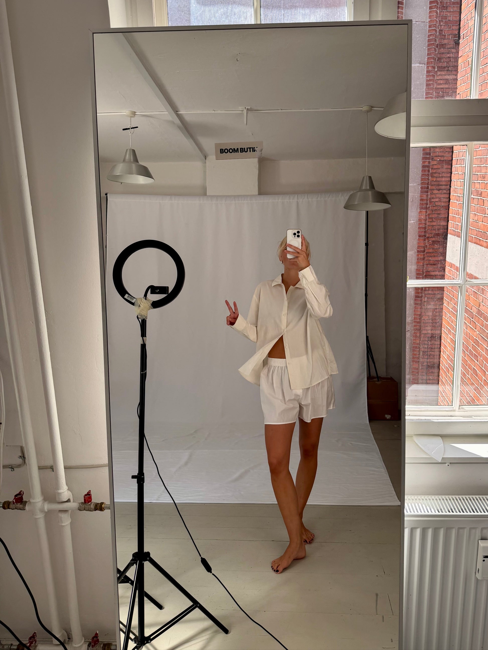 Sofie er 170 cm høj og bruger størrelse M. | hvid