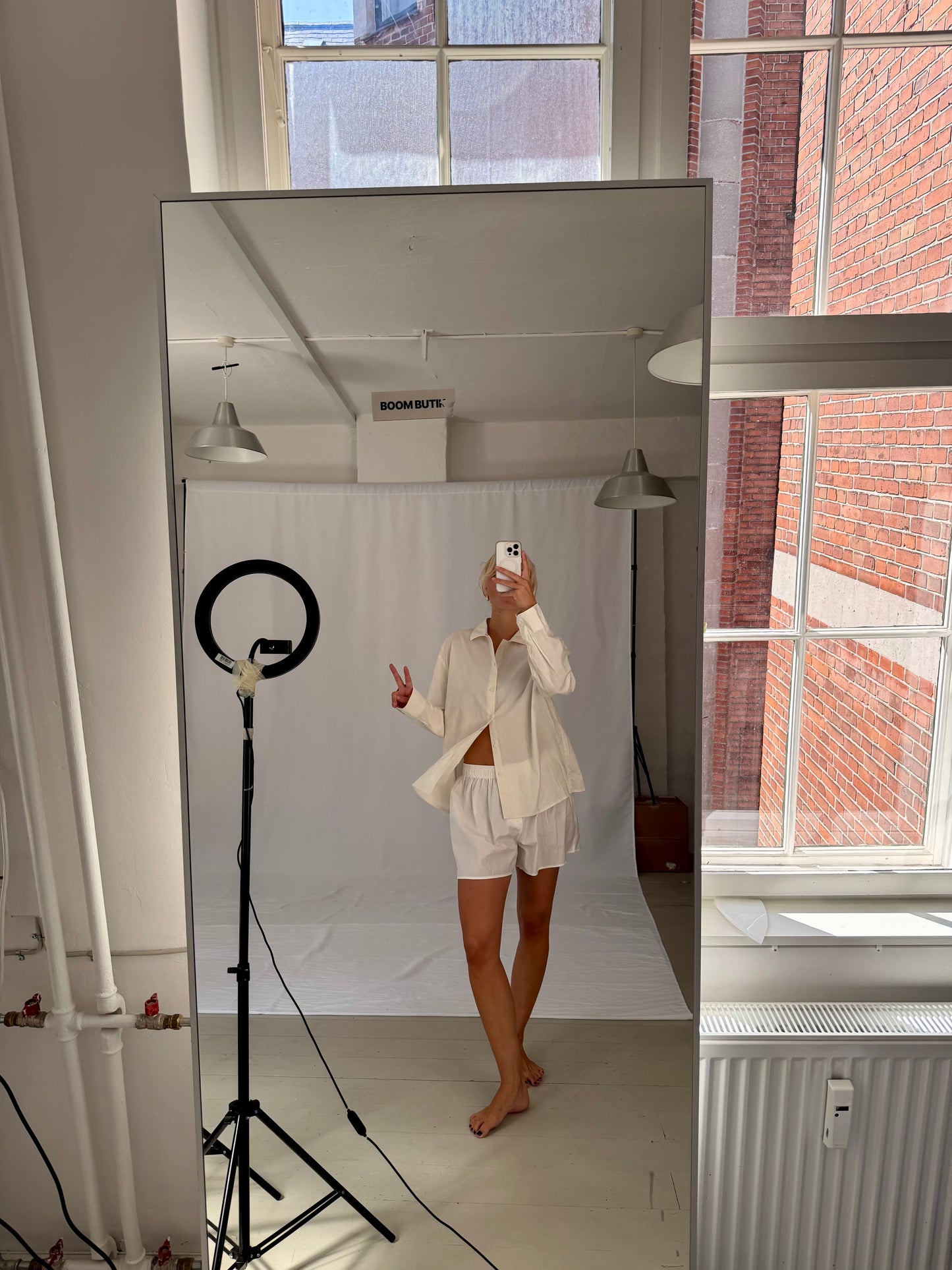 Sofie er 172 cm høj og bruger størrelse M-L. | hvid